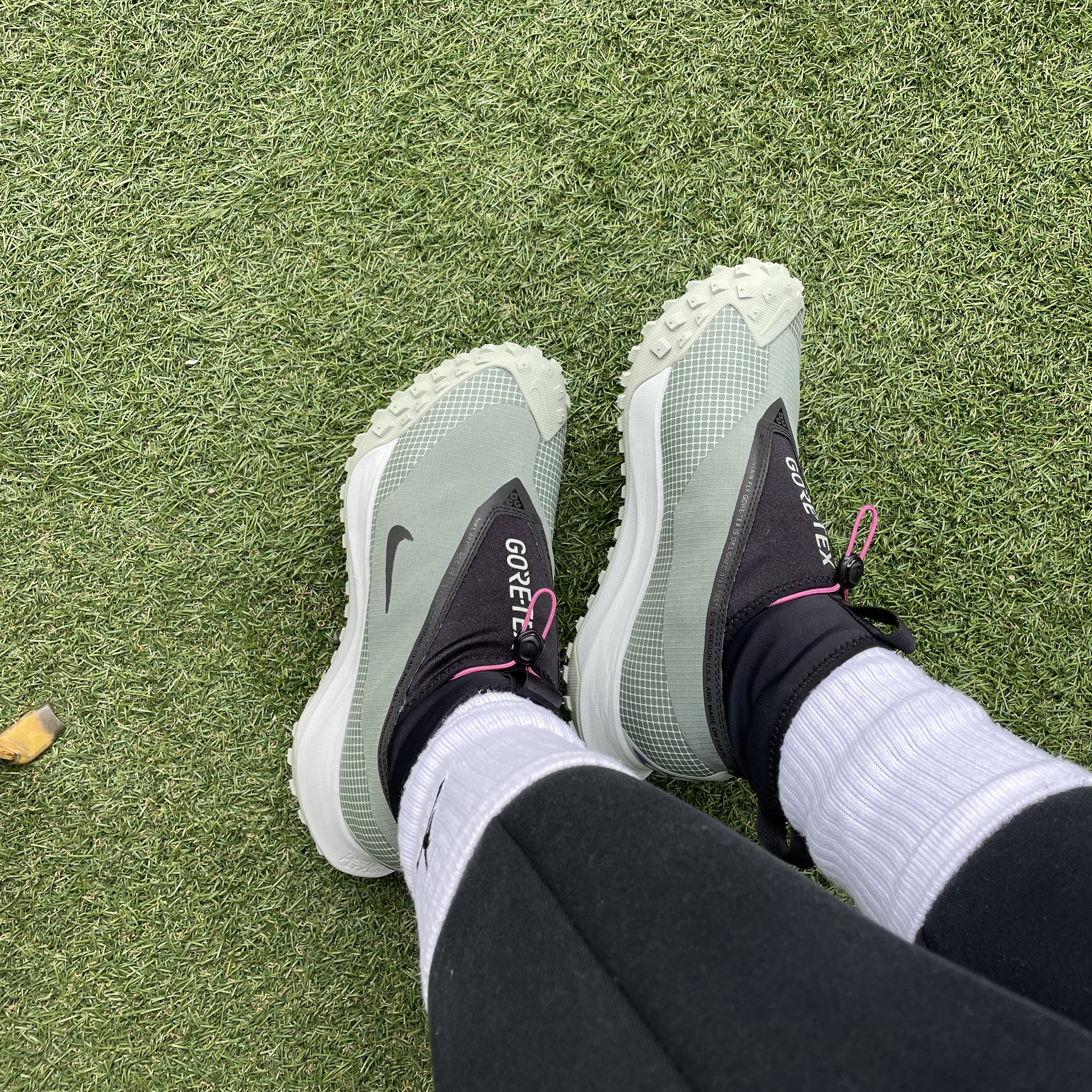 Nike ACG Mountain Fly Gore-Tex Clay Green 착용 스타일