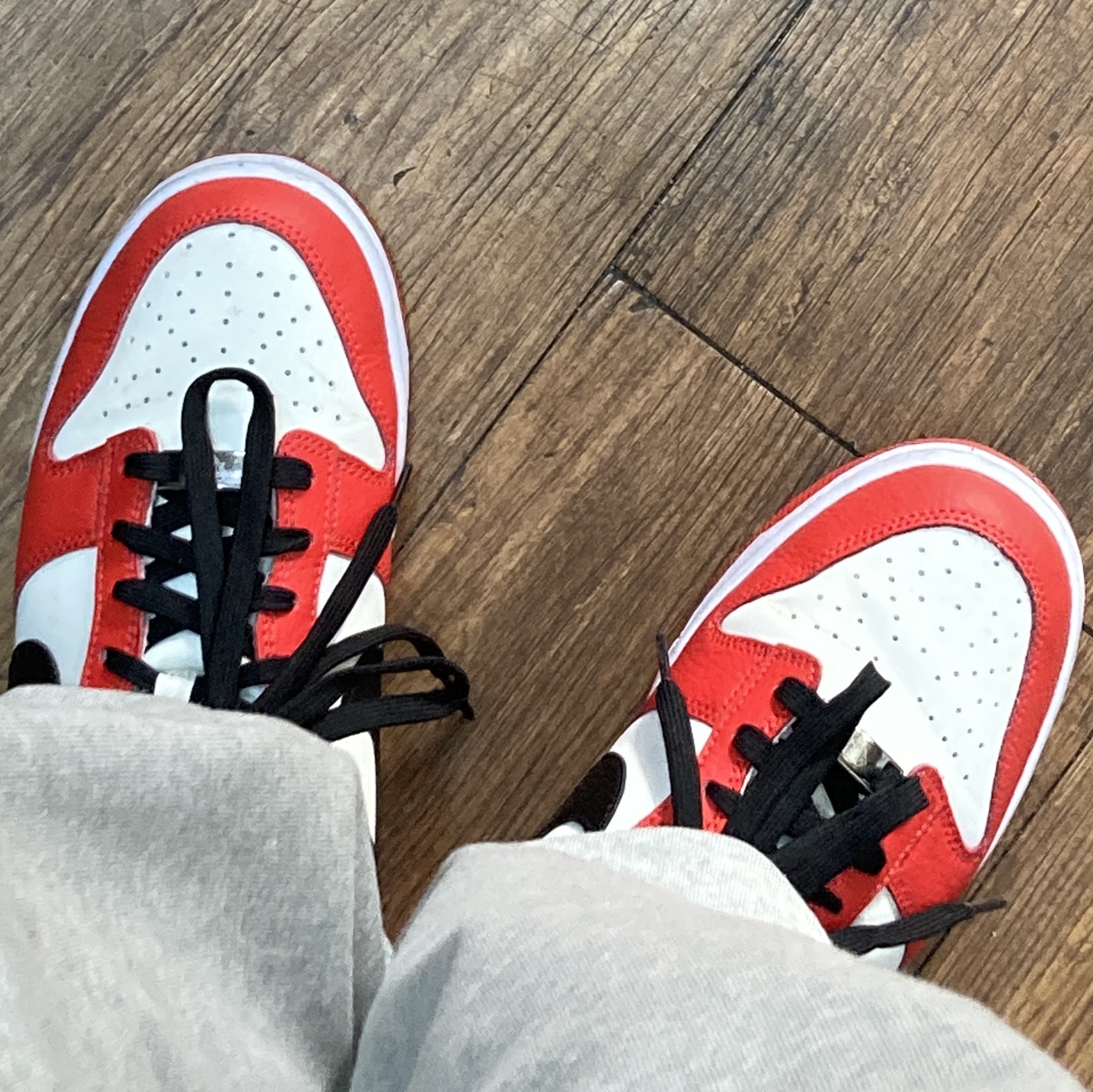 (GS) Nike x NBA Dunk Low Black and Chile Red 착용 스타일