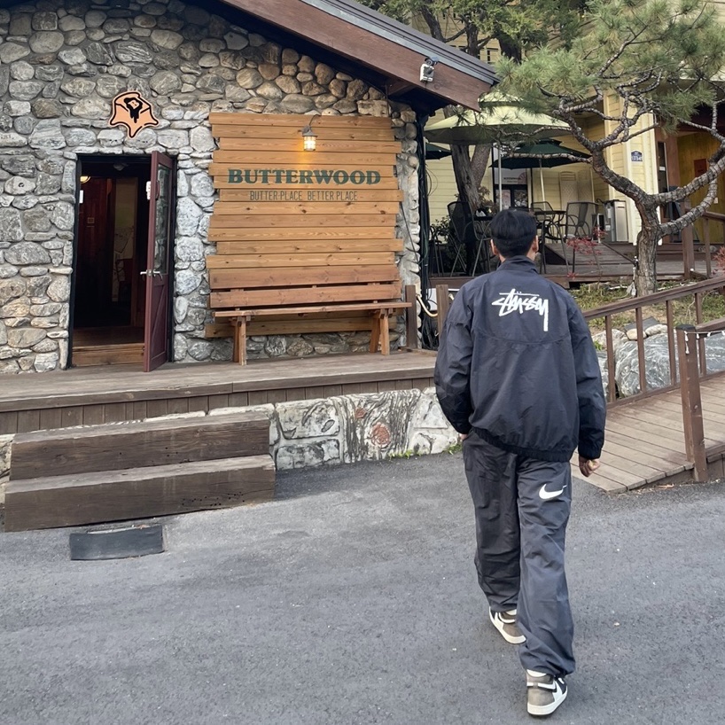 Nike x Stussy Windrunner Jacket Off Noir, Nike x Stussy Beach Pants Off Noir 착용 스타일 - 2