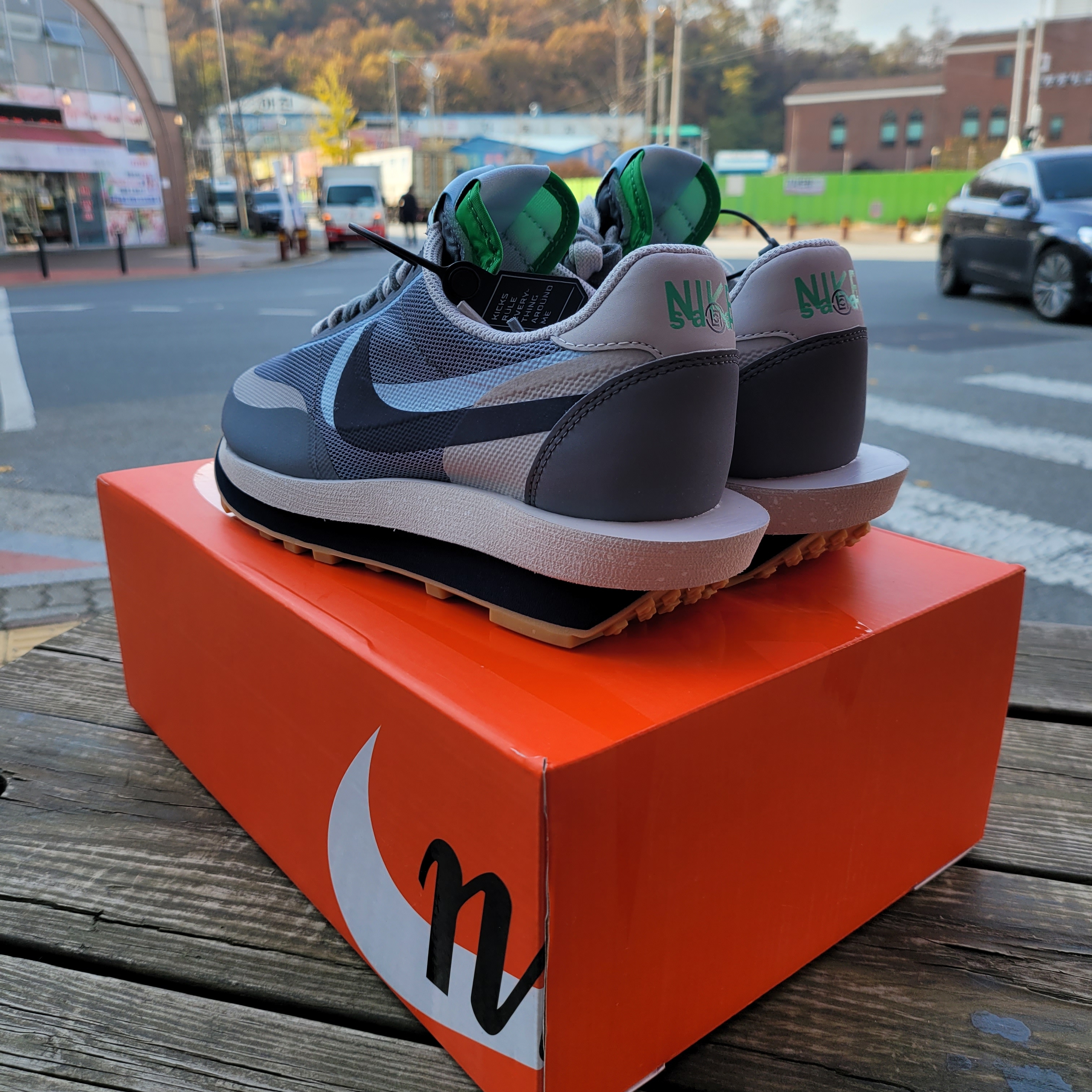 Nike x Sacai x Clot LDWaffle Cool Grey 착용 스타일 - 2