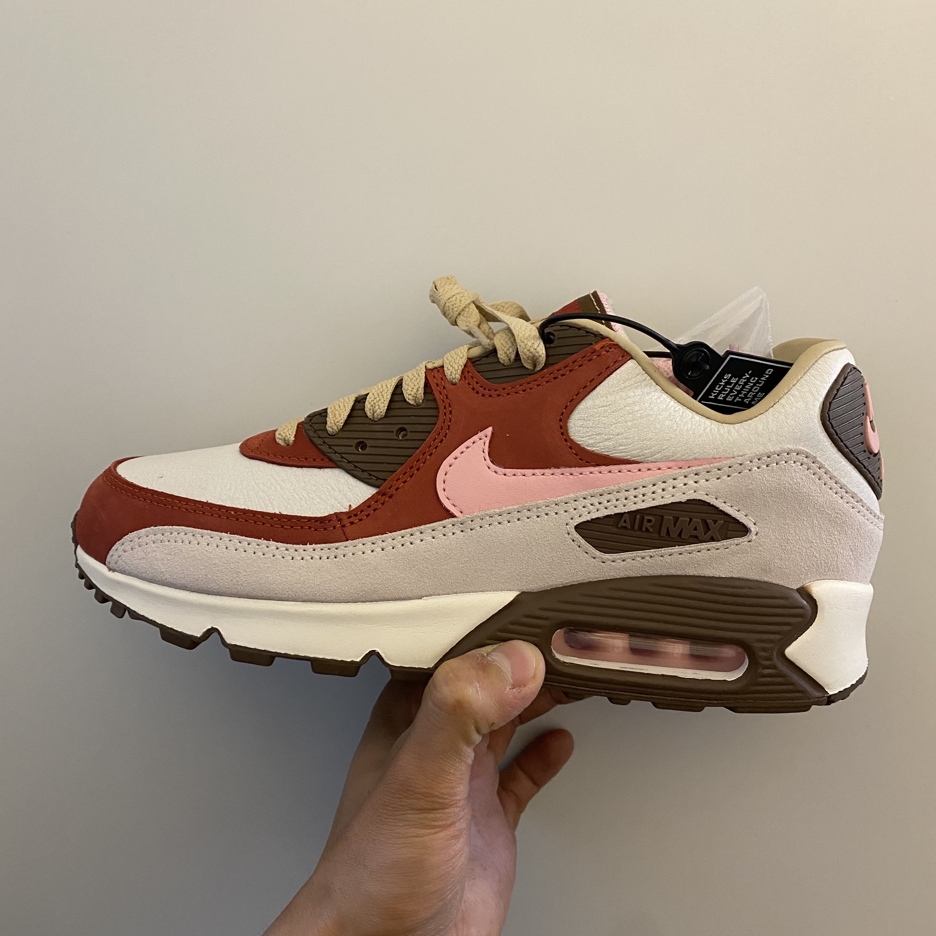 Nike Air Max 90 NRG Bacon 착용 스타일