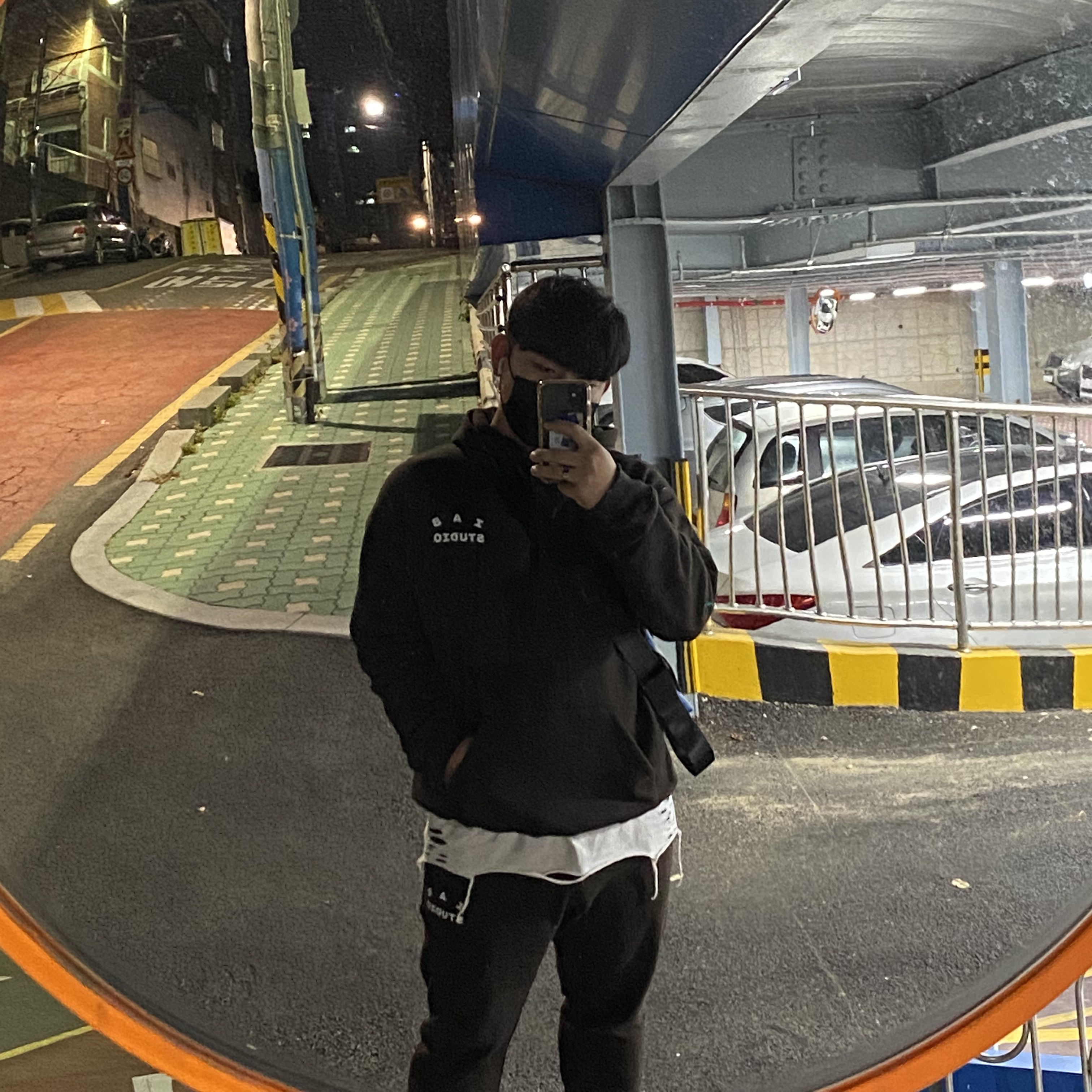 IAB Studio Hoodie Brown, IAB Studio Sweatpants Brown 착용 스타일
