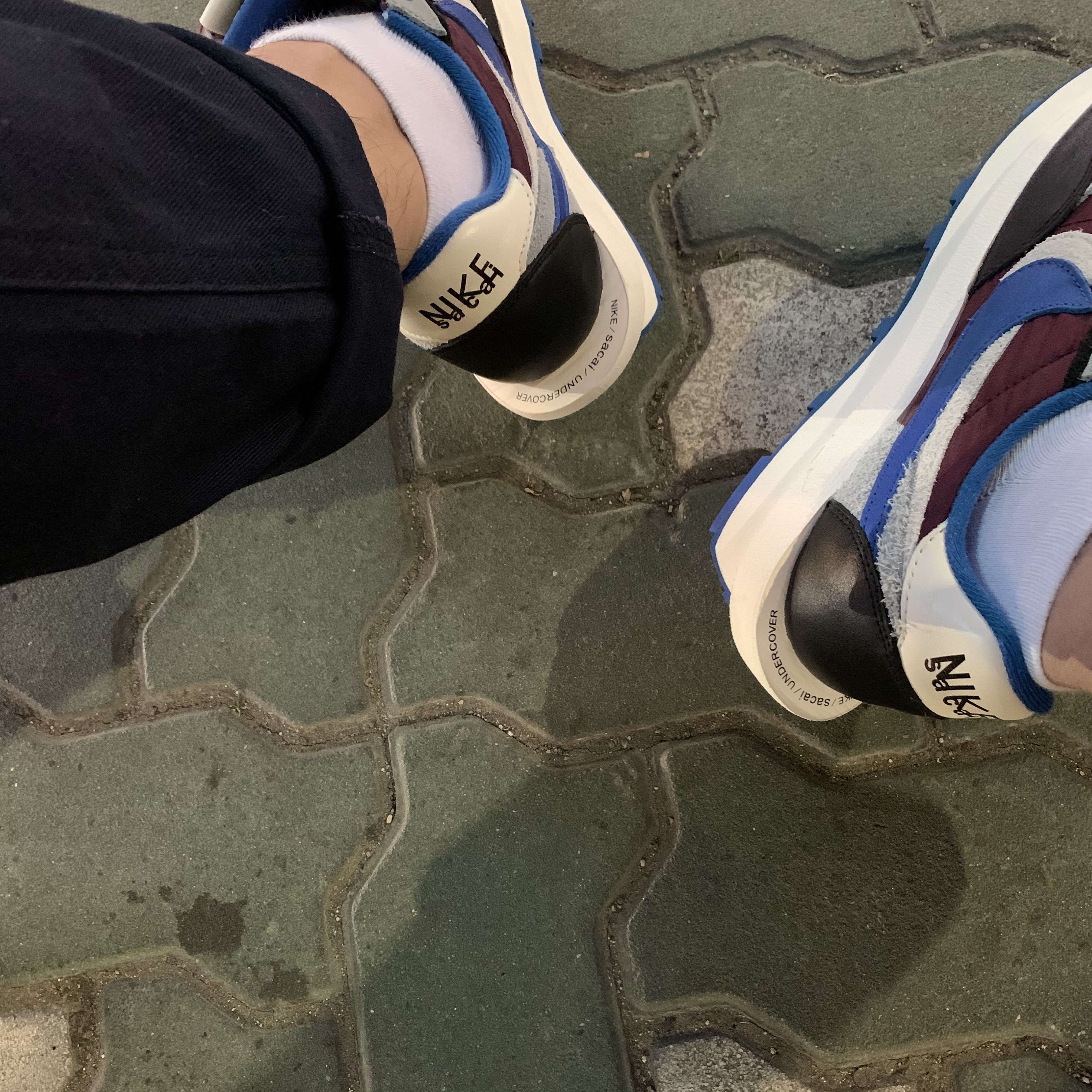 Nike x Sacai x Undercover LDWaffle Night Maroon Team Royal 착용 스타일
