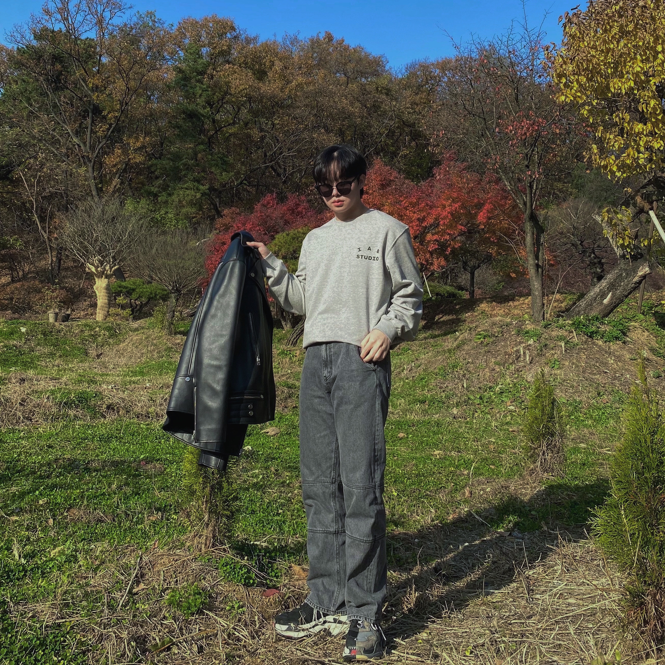 IAB Studio Long Sleeve Gray 착용 스타일