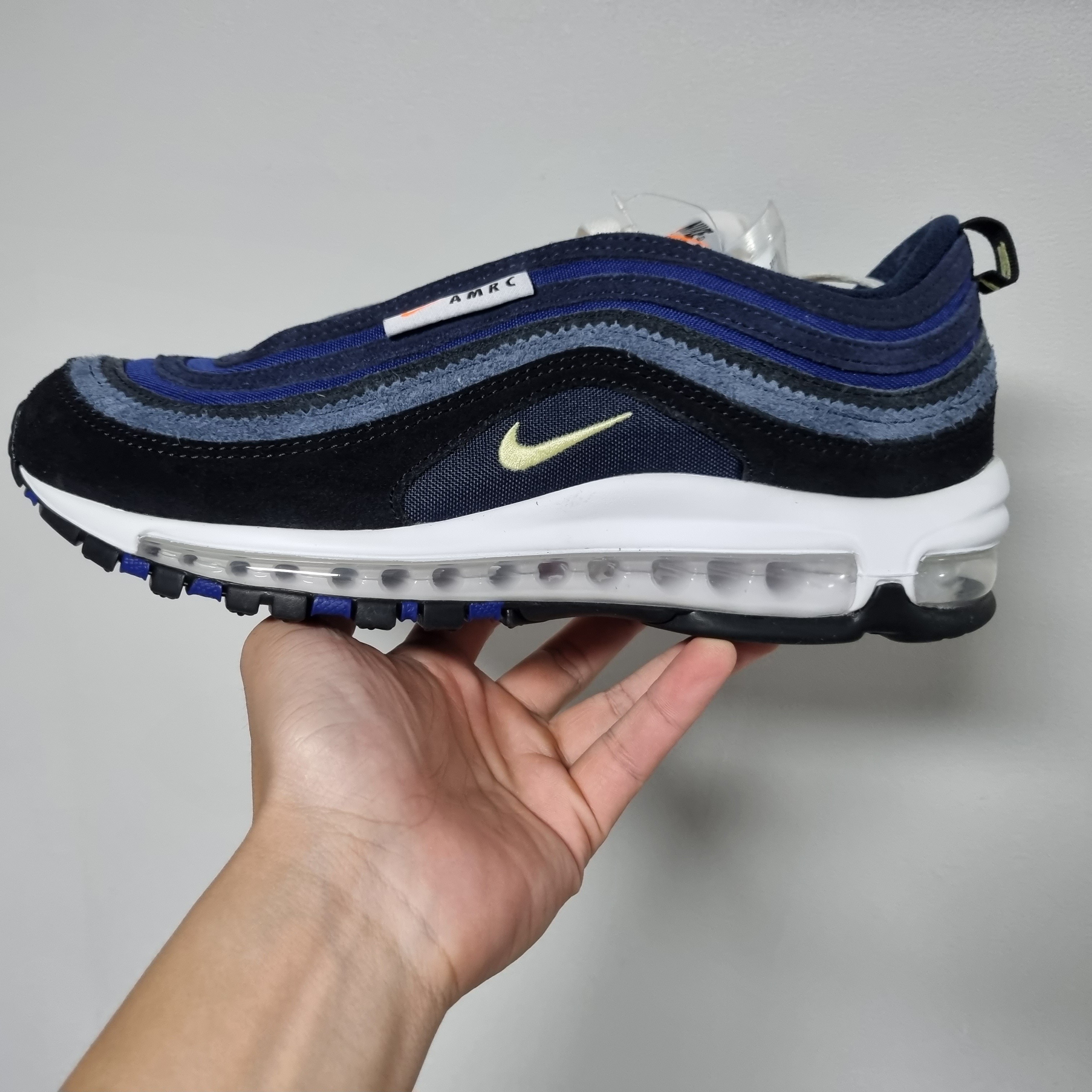 Nike Air Max 97 SE Air max Running Club Black Deep Royal Blue 착용 스타일 - 2
