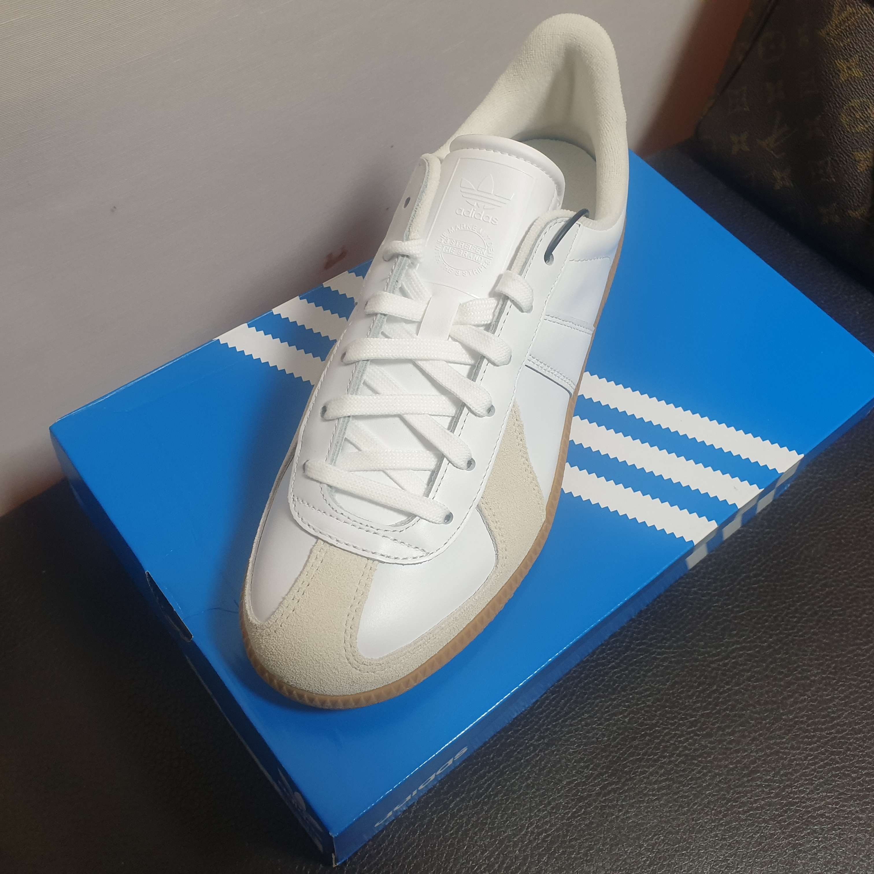 Adidas BW Army White 착용 스타일