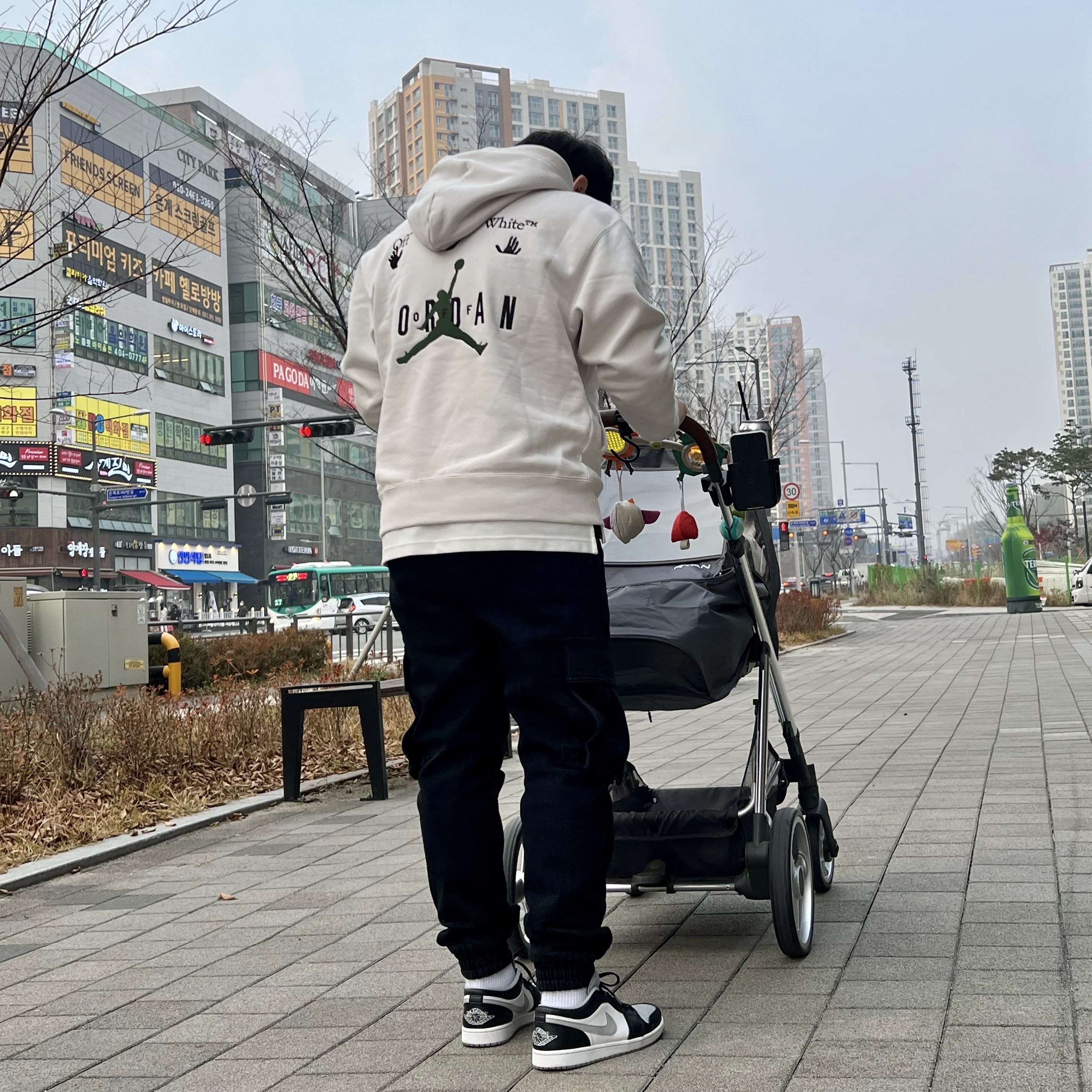 Jordan x Off-White Hoodie Phantom - Asia, Jordan 1 Low Black Light Smoke Grey 착용 스타일