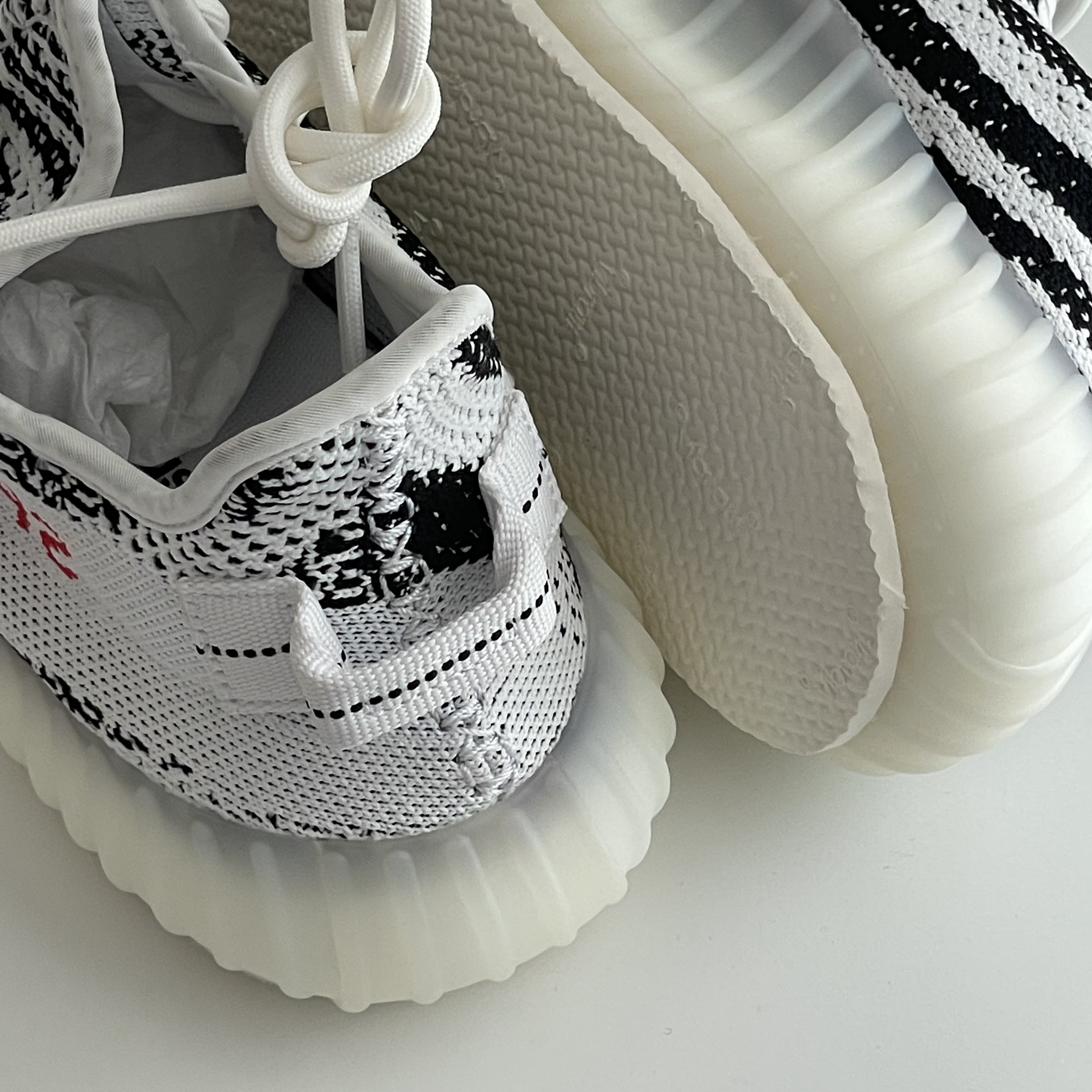 Adidas Yeezy Boost 350 V2 Zebra 2017/2019/2020 착용 스타일 - 5