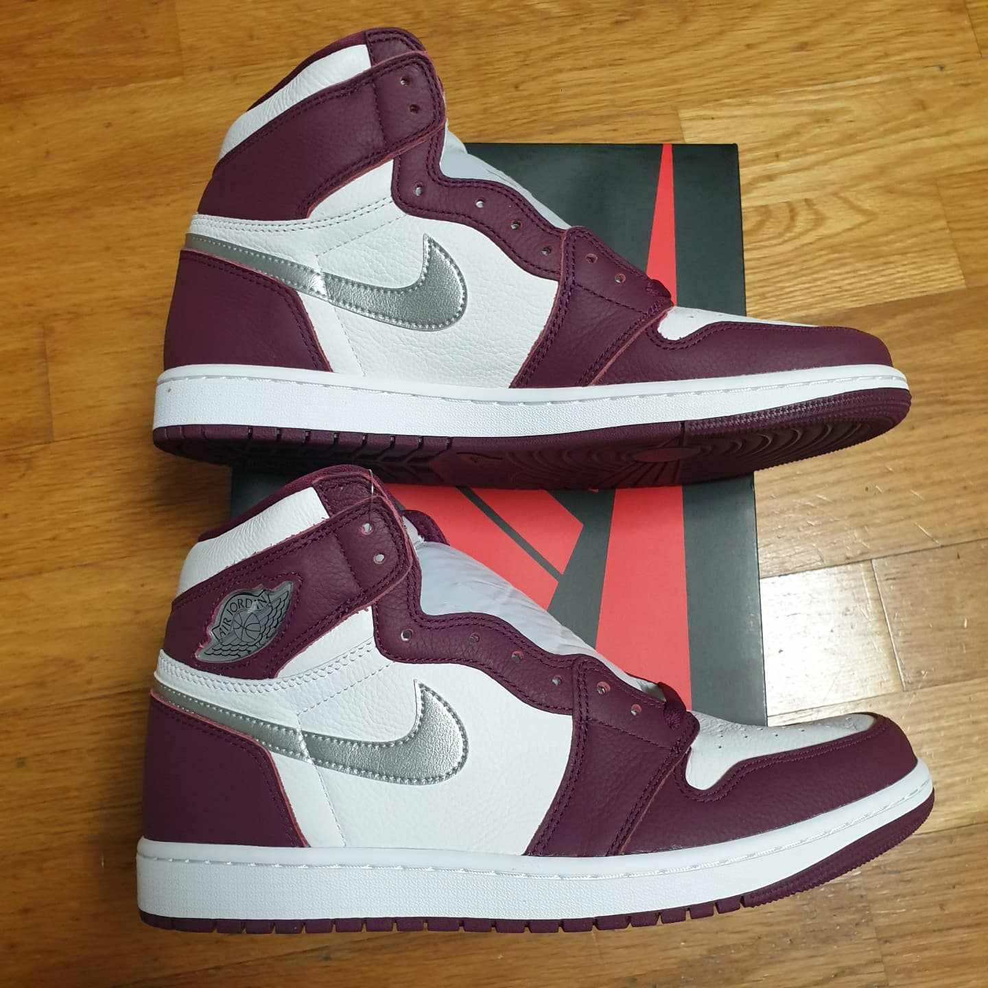 Jordan 1 Retro High OG Bordeaux 착용 스타일 - 2
