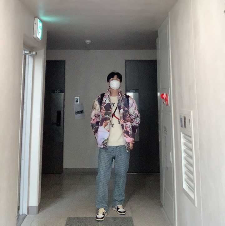 Supreme Lafayette Reflective Down Jacket Multicolor - 21FW, Supreme Monogram Double Knee Denim Painter Pants Blue - 21FW 착용 스타일 - 1