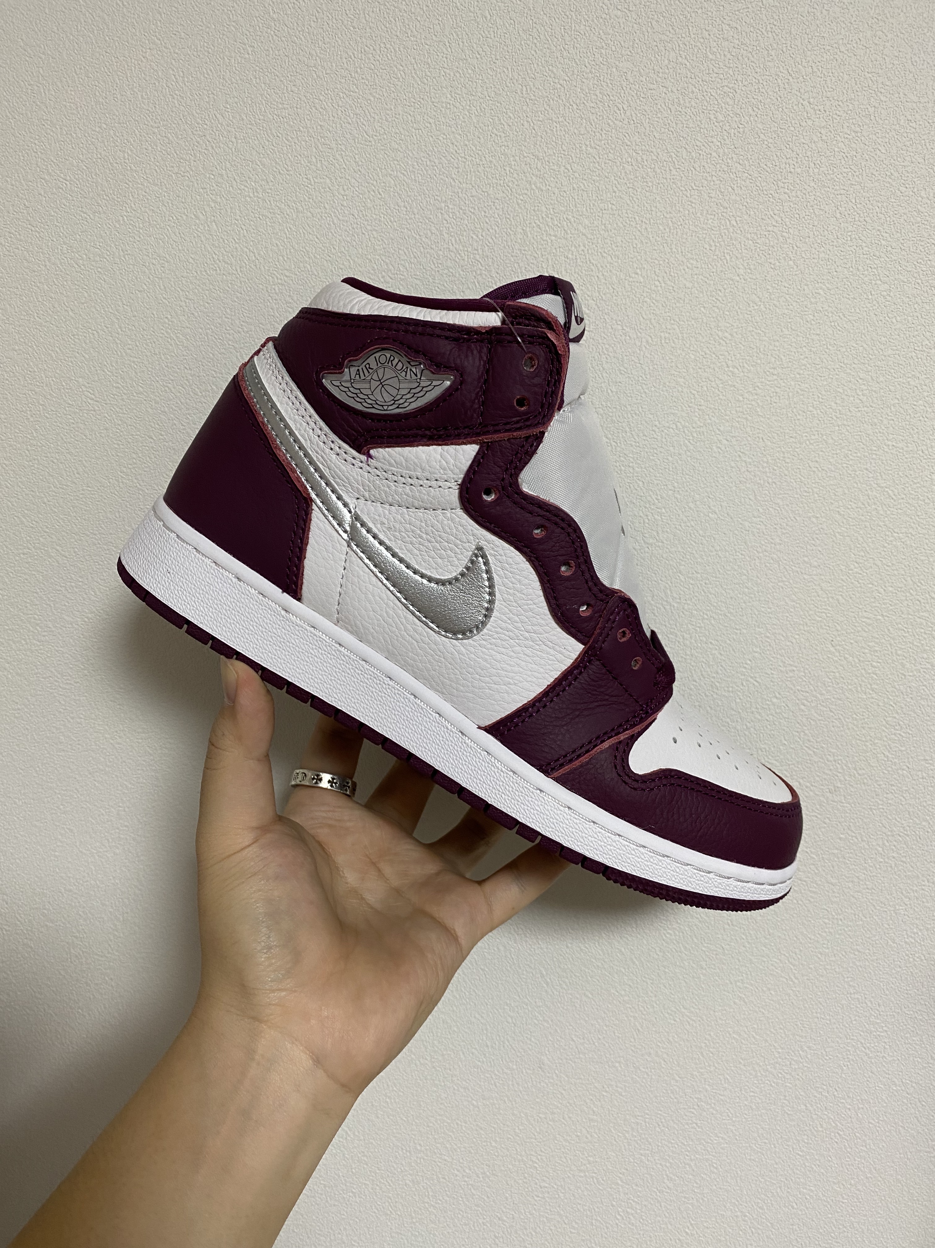(GS) Jordan 1 Retro High OG Bordeaux 착용 스타일 - 2