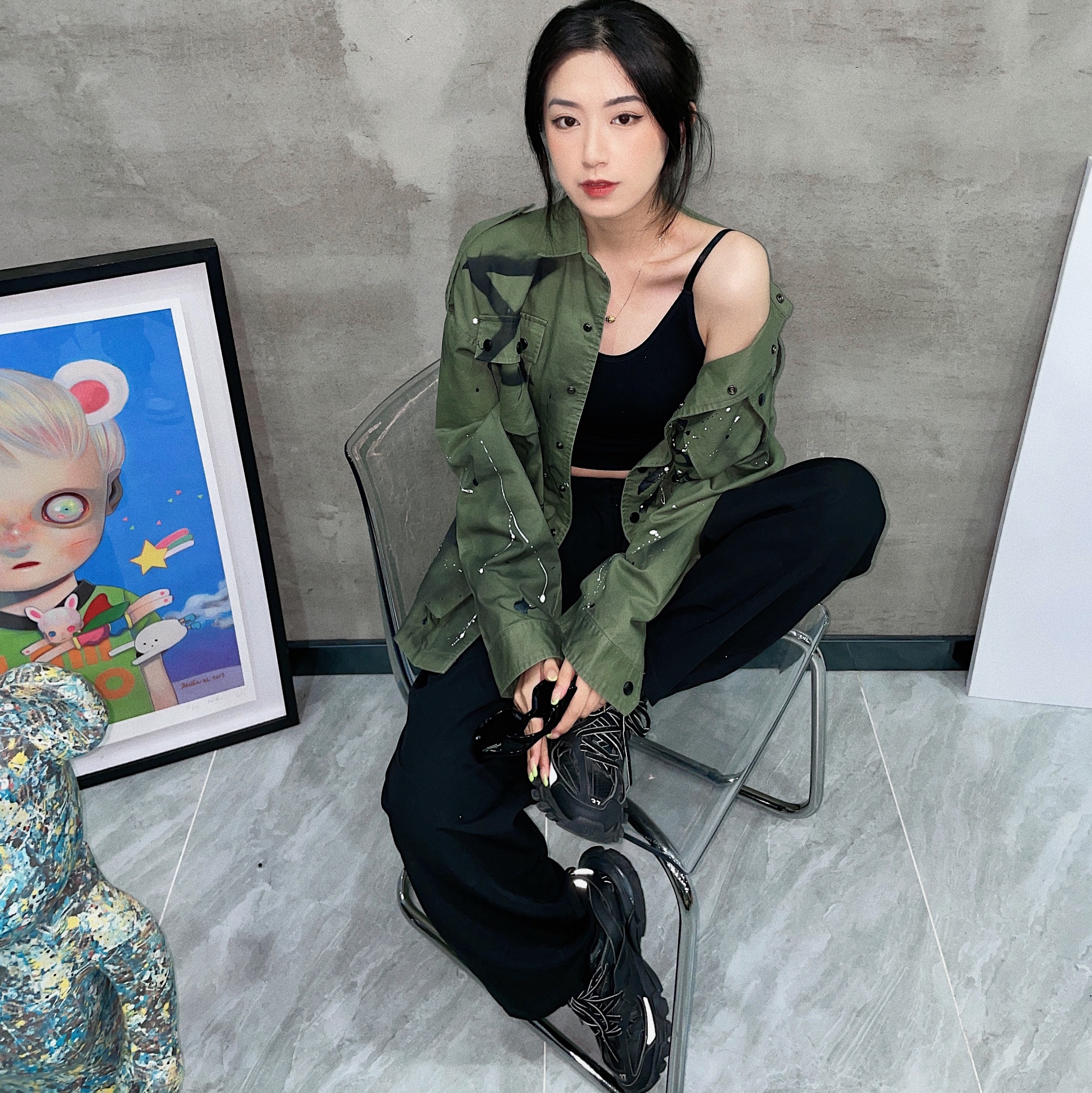(W) Balenciaga Track Sneakers Triple Black 착용 스타일 - 2