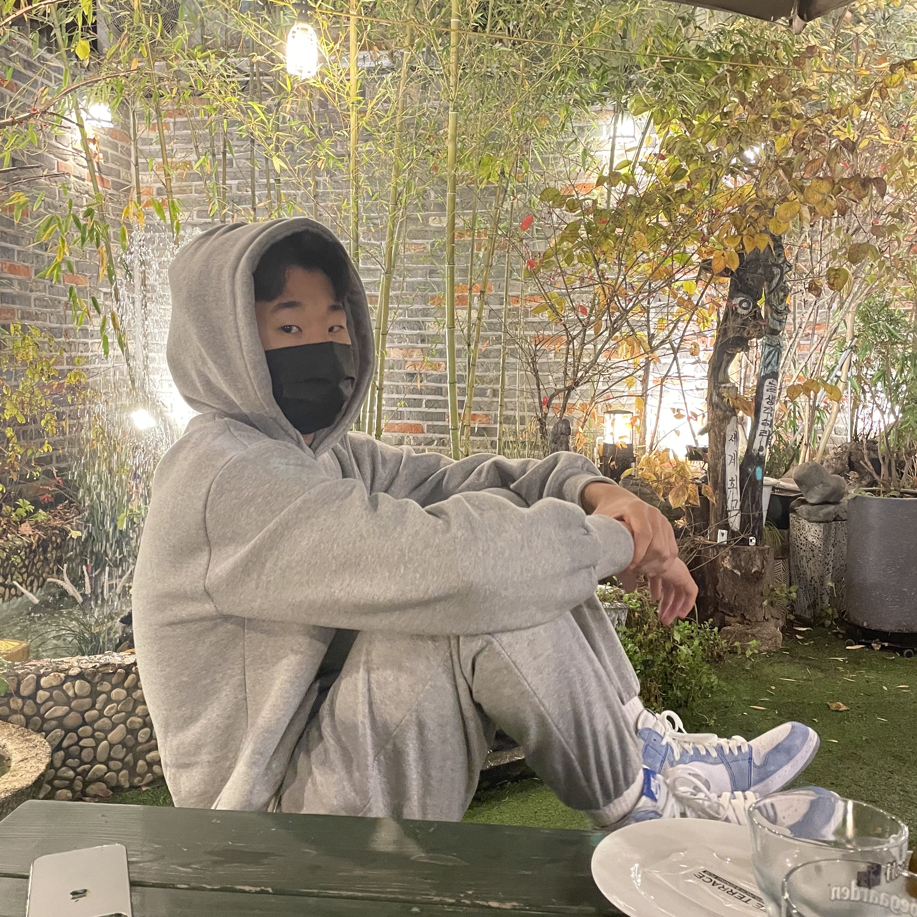 Jordan 1 Retro High OG Hyper Royal 착용 스타일