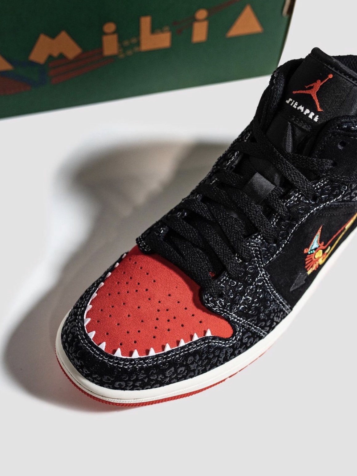 Jordan 1 Mid SE Siempre Familia 착용 스타일 - 3