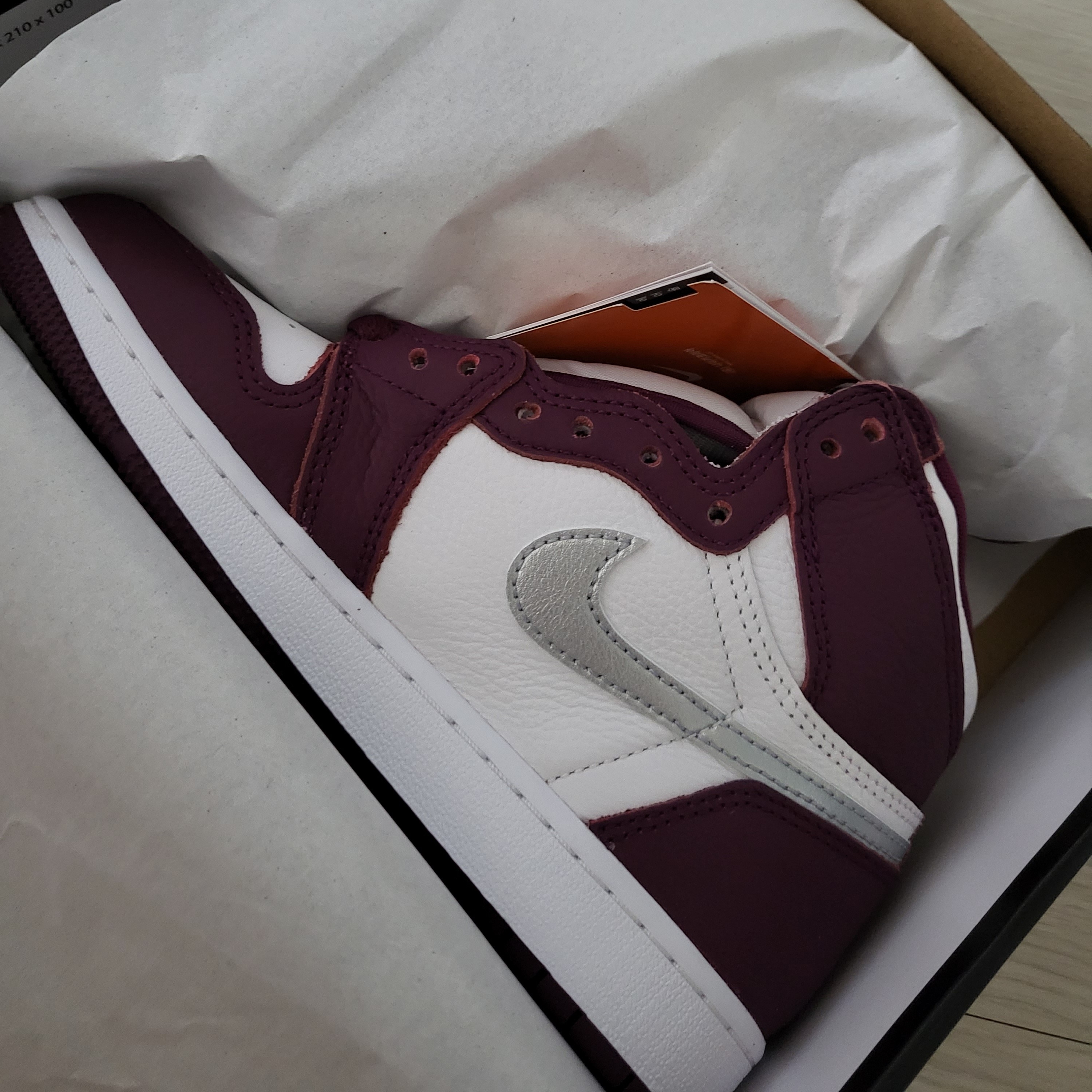 (GS) Jordan 1 Retro High OG Bordeaux 착용 스타일 - 1