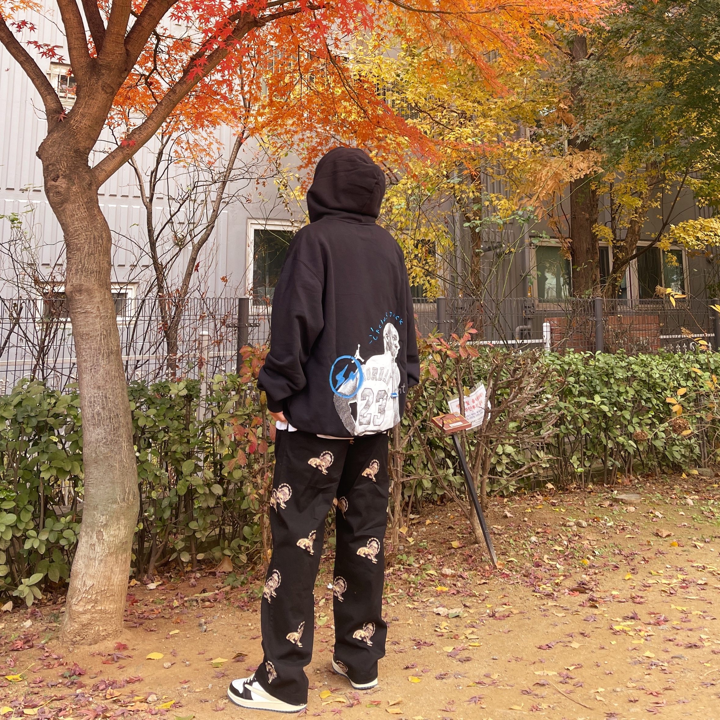Jordan 1 x Travis Scott x Fragment Retro Low OG SP Military Blue, Jordan x Travis Scott x Fragment Hoodie Black (DJ0615-010) 착용 스타일