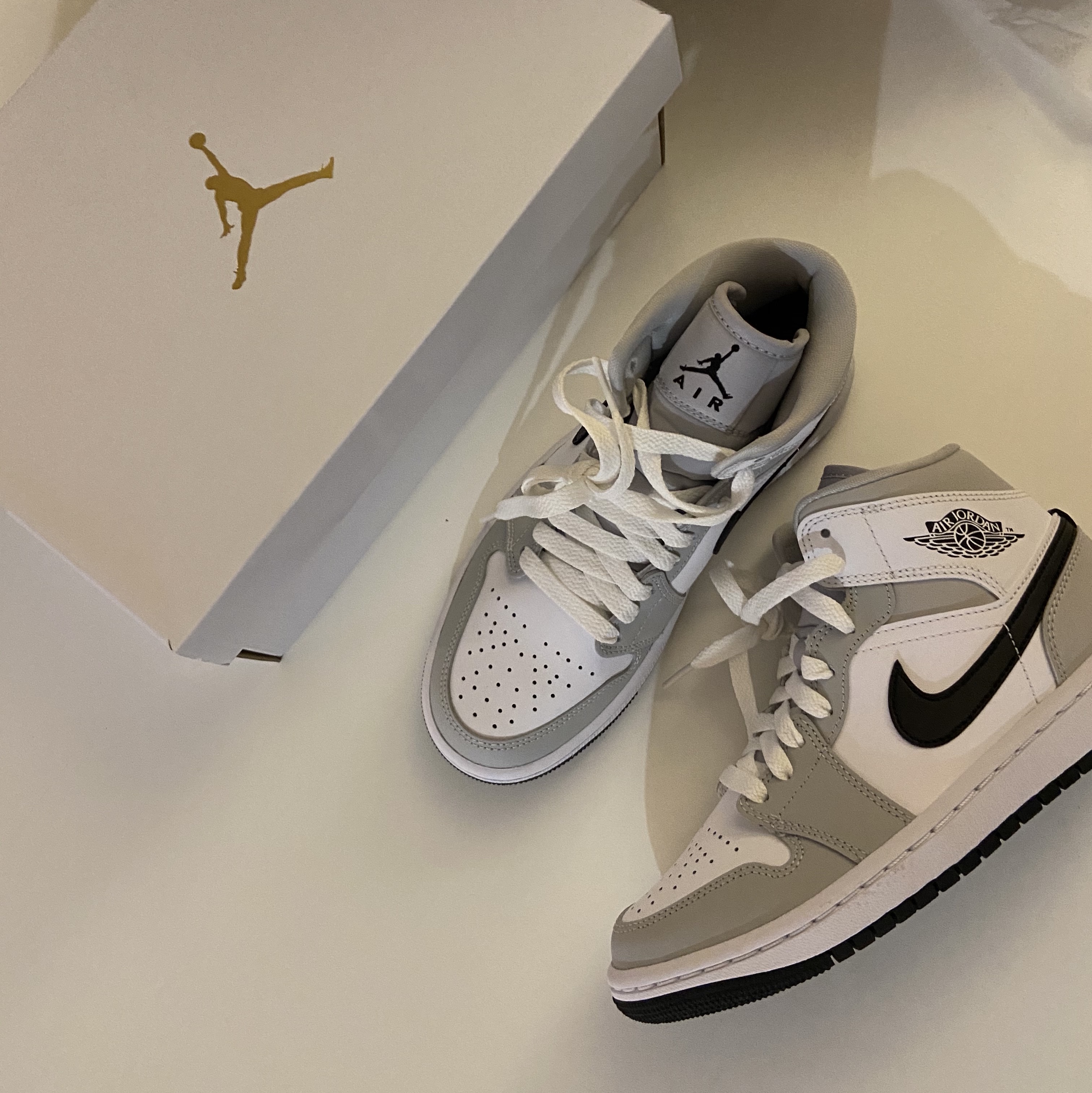 (W) Jordan 1 Mid Grey Fog 착용 스타일
