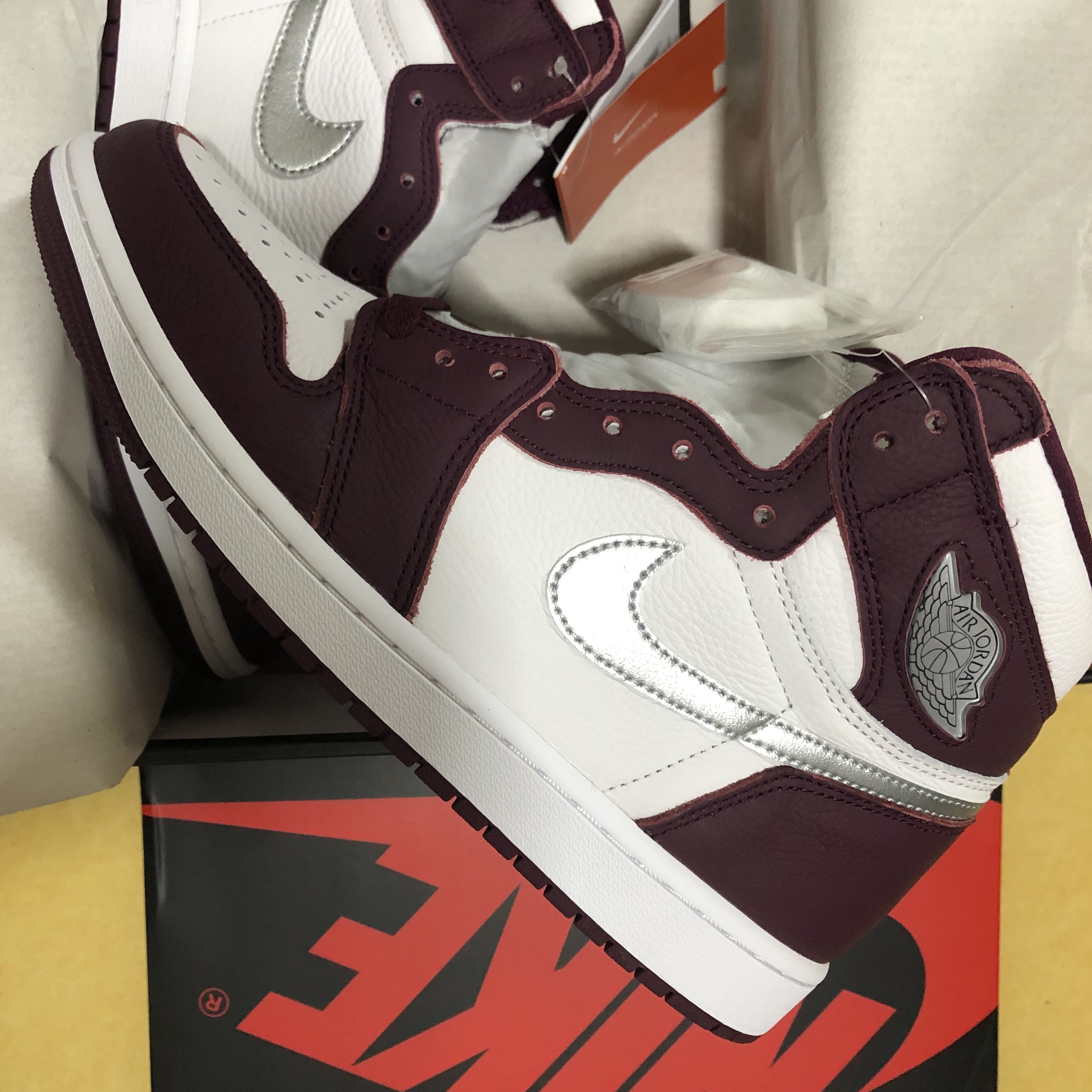 Jordan 1 Retro High OG Bordeaux 착용 스타일 - 3