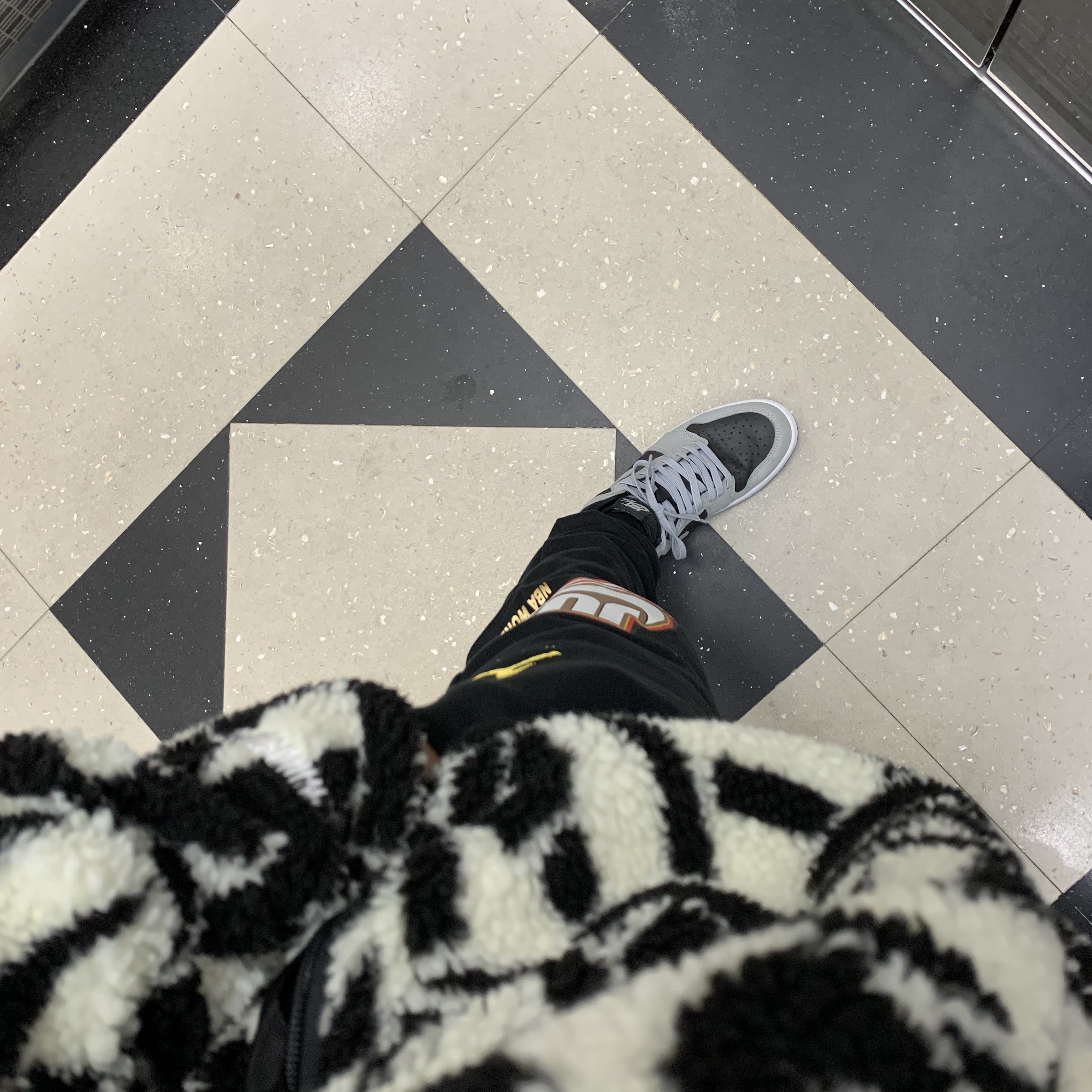 Jordan 1 Retro High OG Shadow 2.0, Supreme Celtic Knot Reversible Windstopper Fleece Hooded Jacket Stone - 21FW 착용 스타일