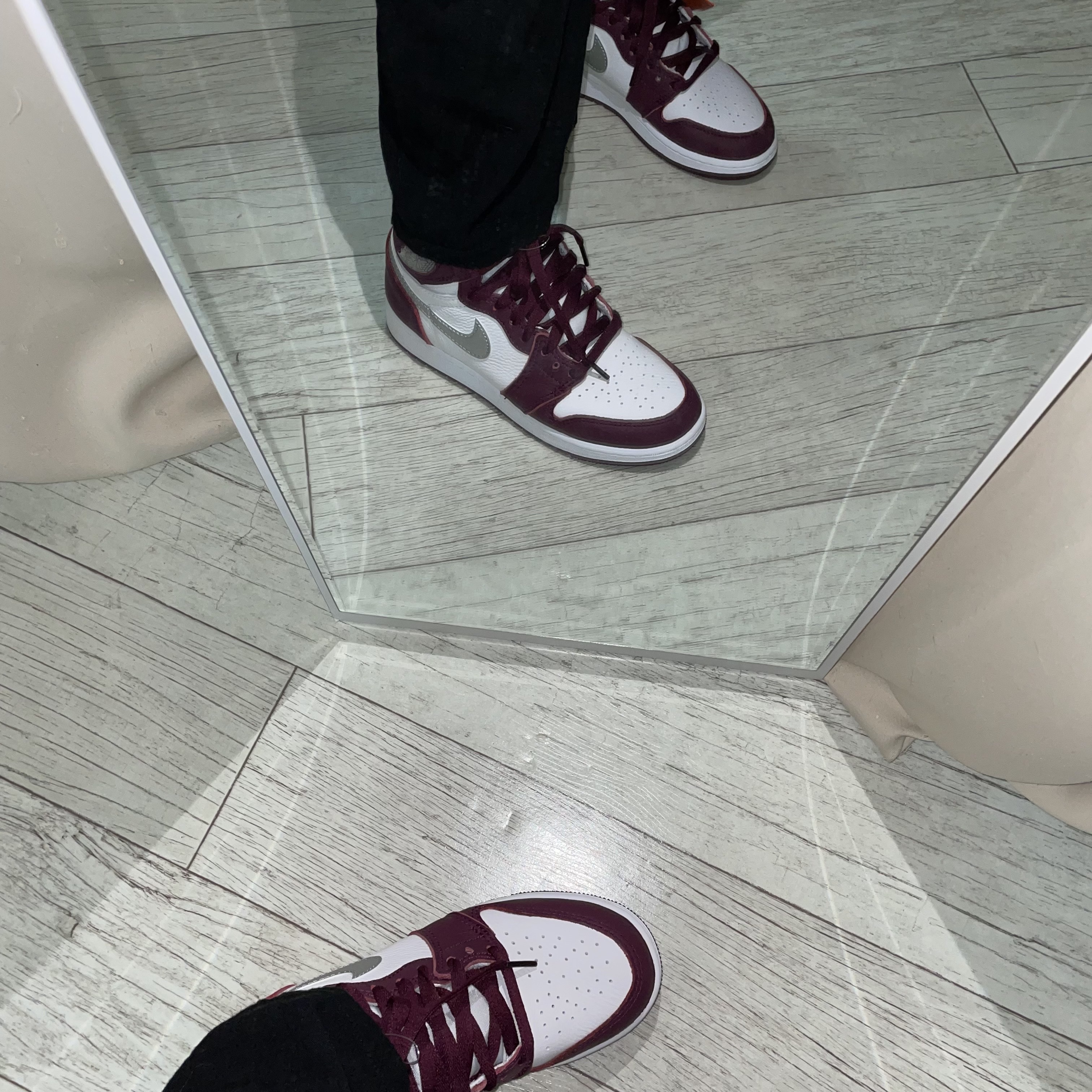 (GS) Jordan 1 Retro High OG Bordeaux 착용 스타일 - 2