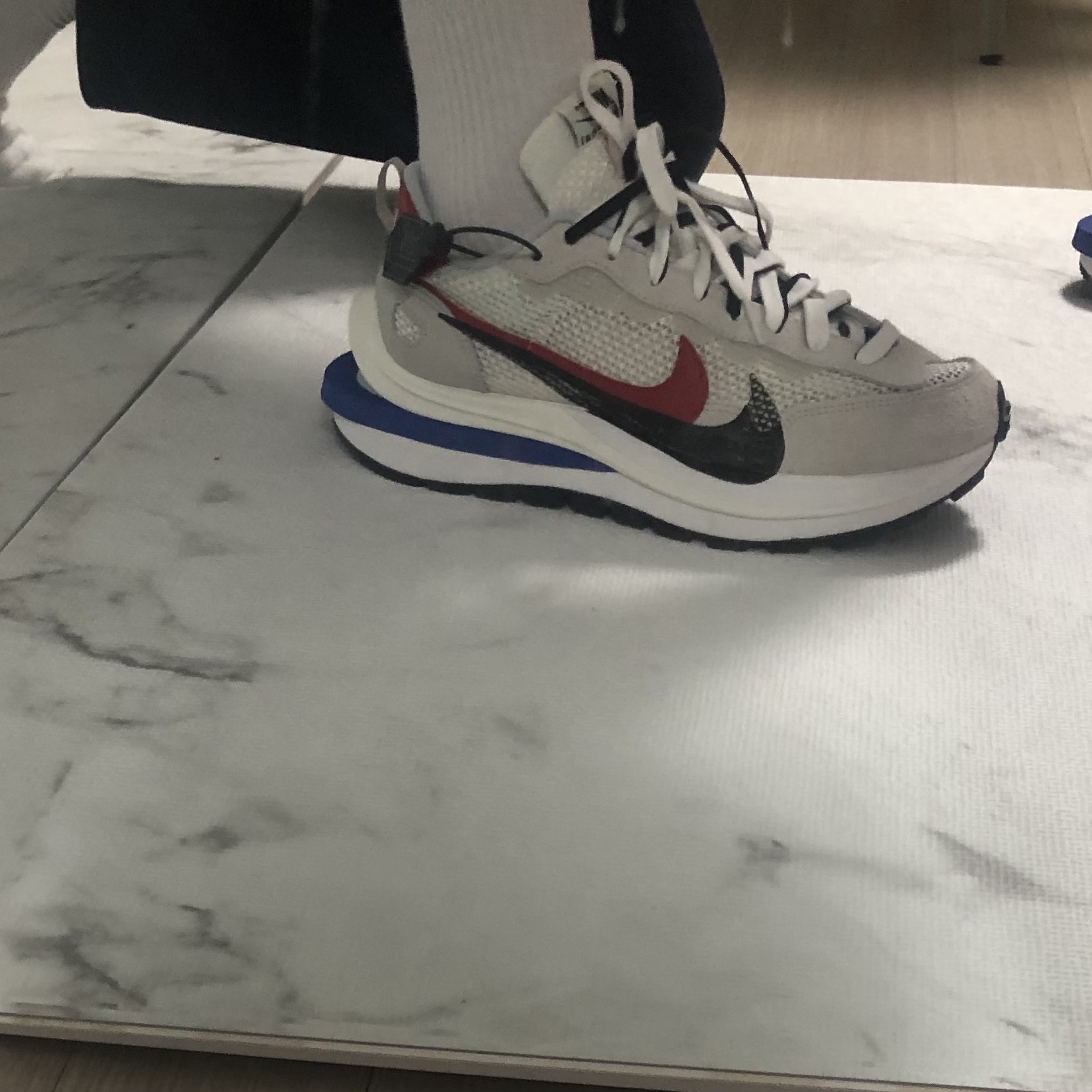 Nike x Sacai VaporWaffle Royal Fuchsia 착용 스타일