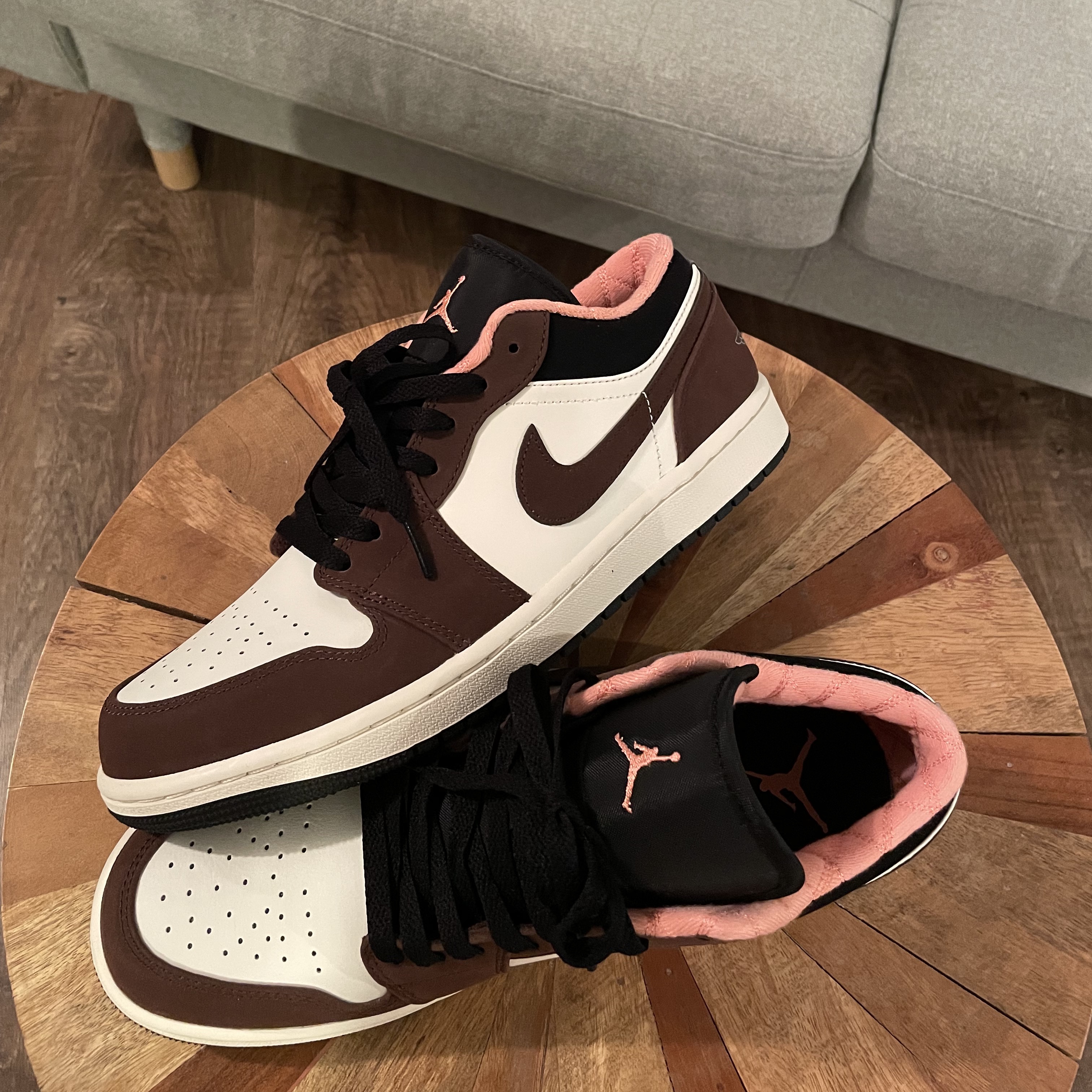 Jordan 1 Low SE Chocolate Bliss 착용 스타일 - 2