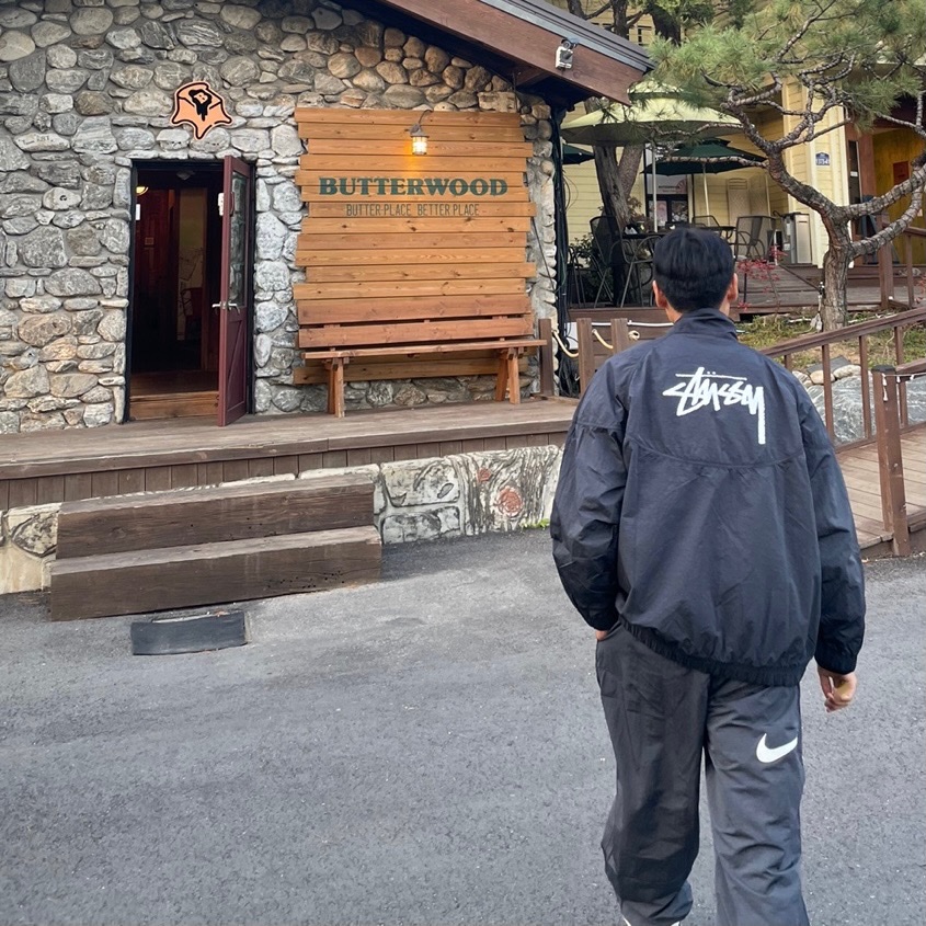 Nike x Stussy Windrunner Jacket Off Noir, Nike x Stussy Beach Pants Off Noir 착용 스타일 - 3