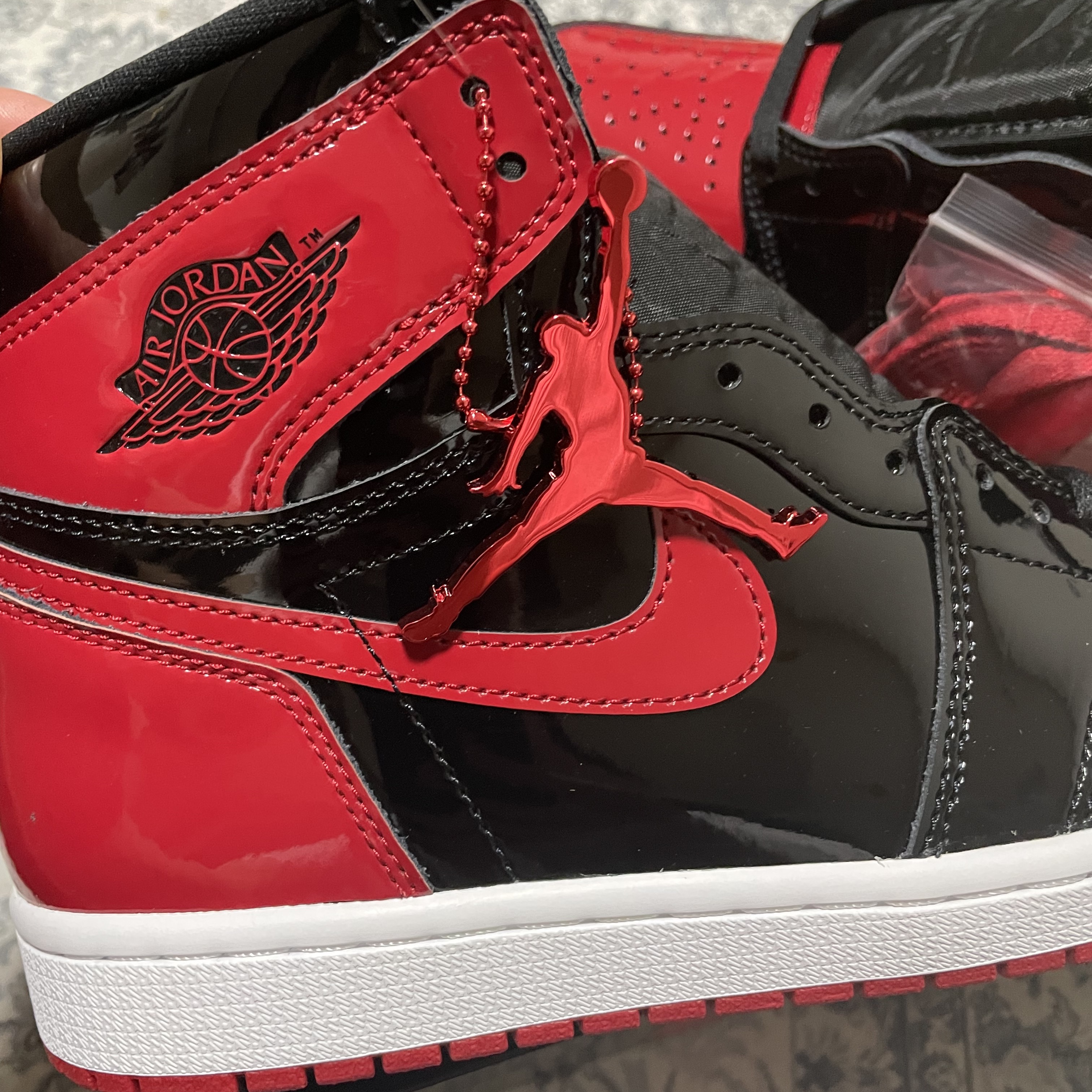 Jordan 1 Retro High OG Patent Bred 착용 스타일 - 2