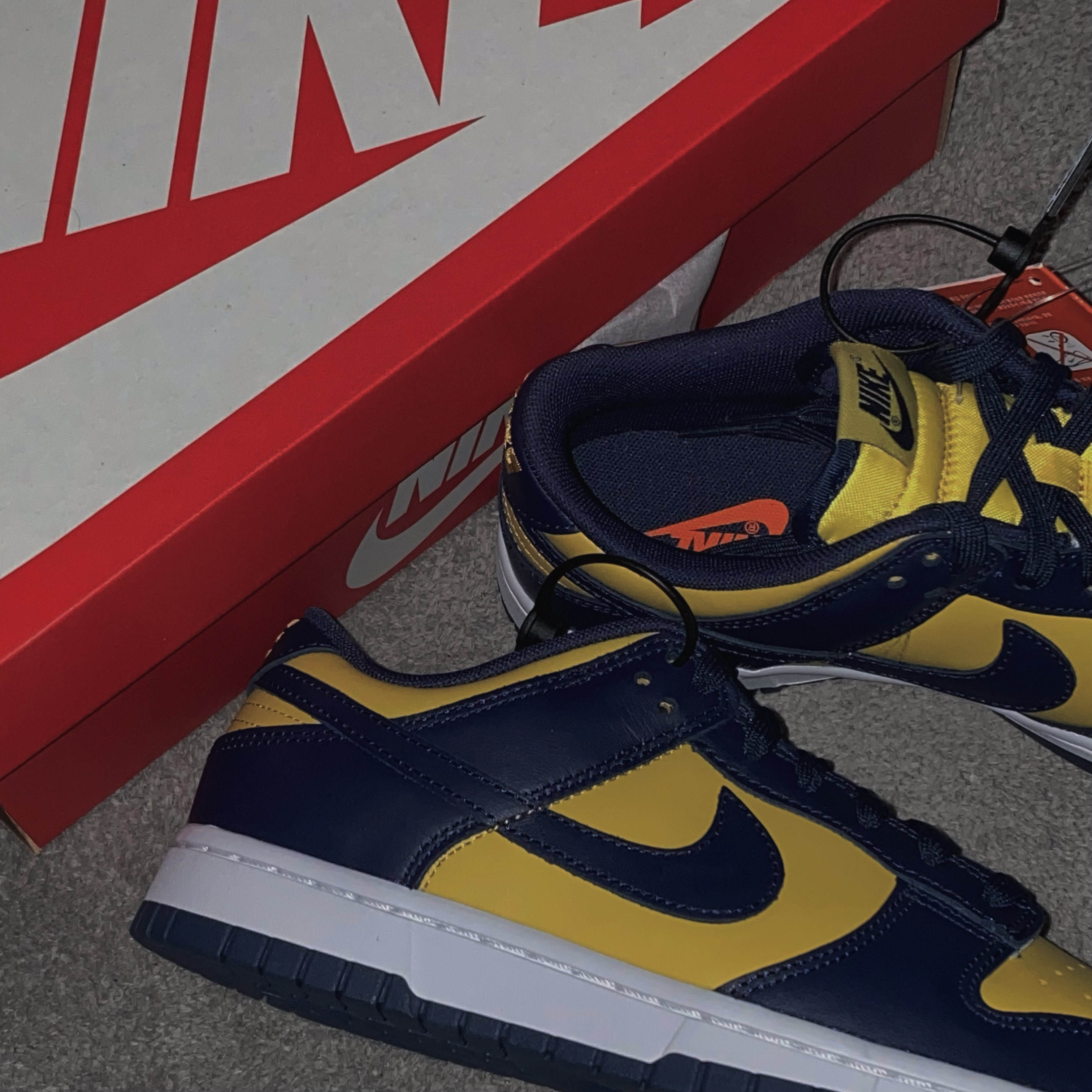 Nike Dunk Low Retro Varsity Maize 착용 스타일