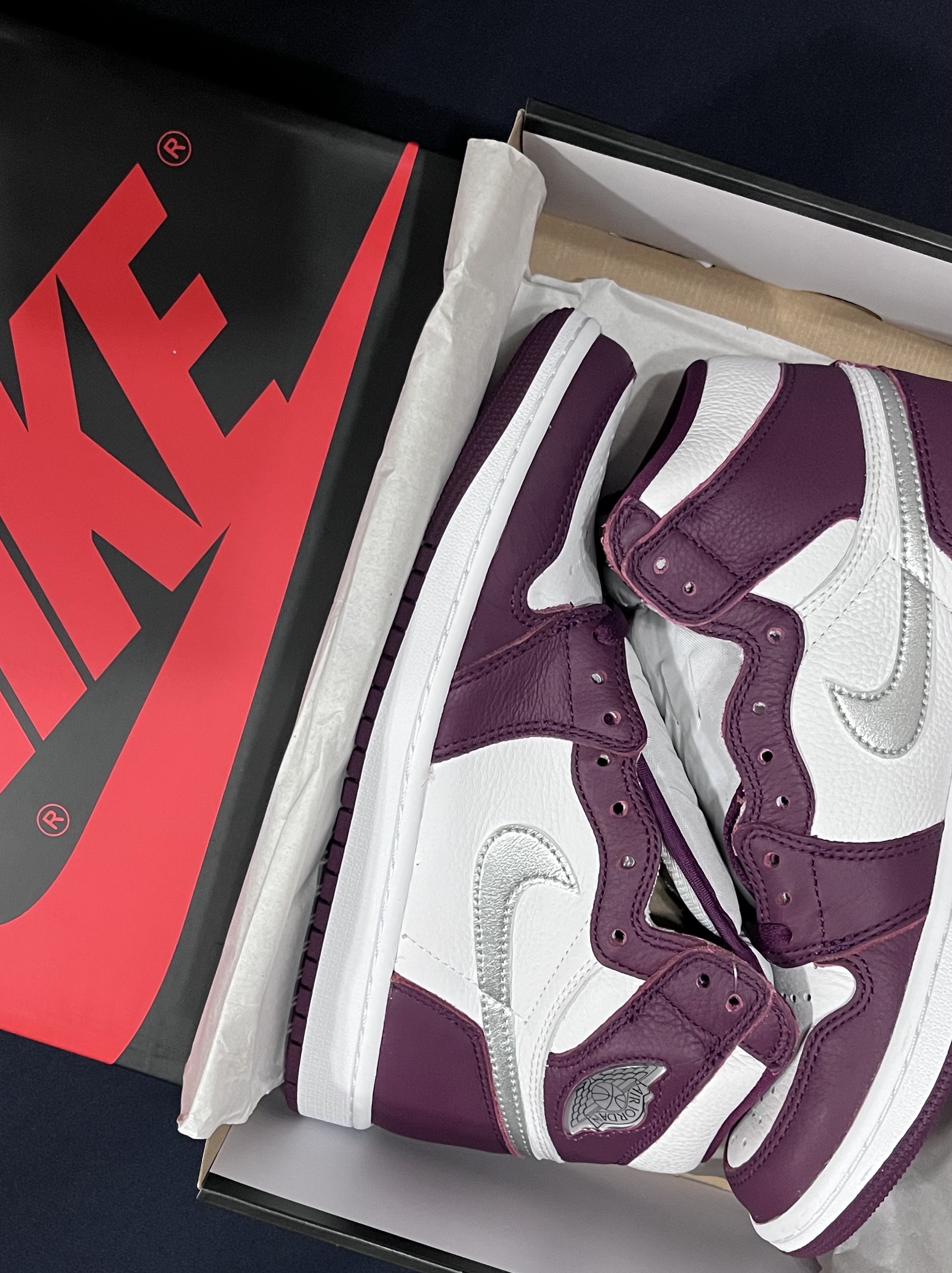 Jordan 1 Retro High OG Bordeaux 착용 스타일 - 2