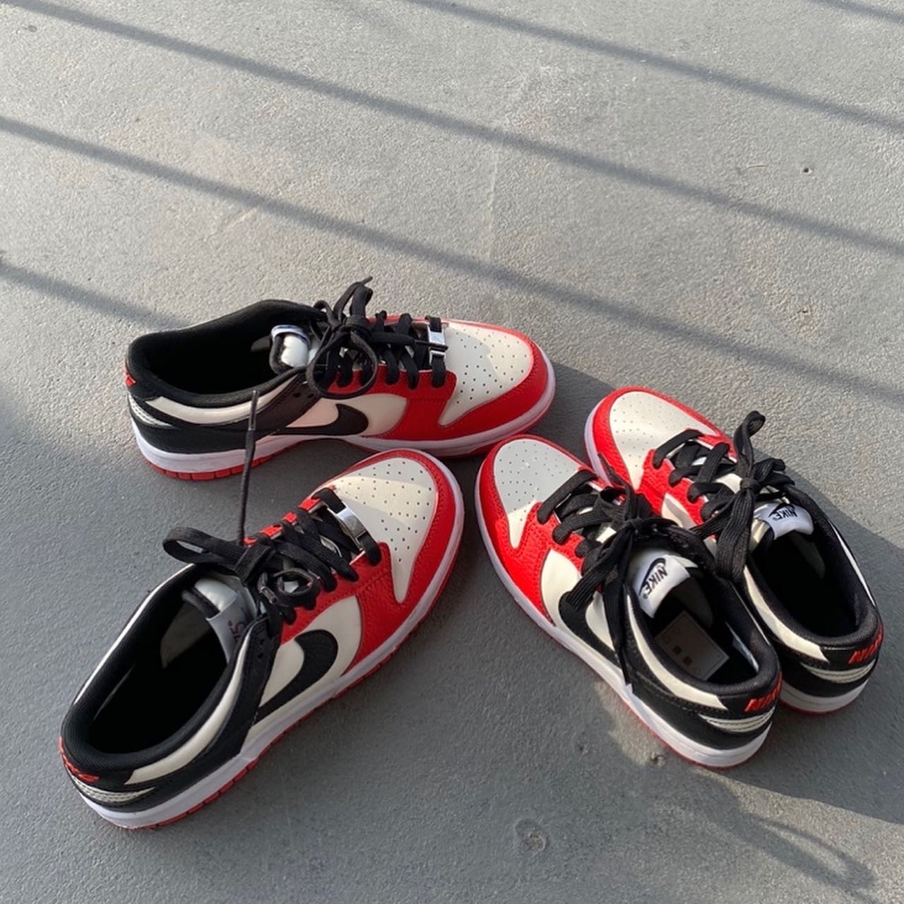 (GS) Nike x NBA Dunk Low Black and Chile Red 착용 스타일 - 2