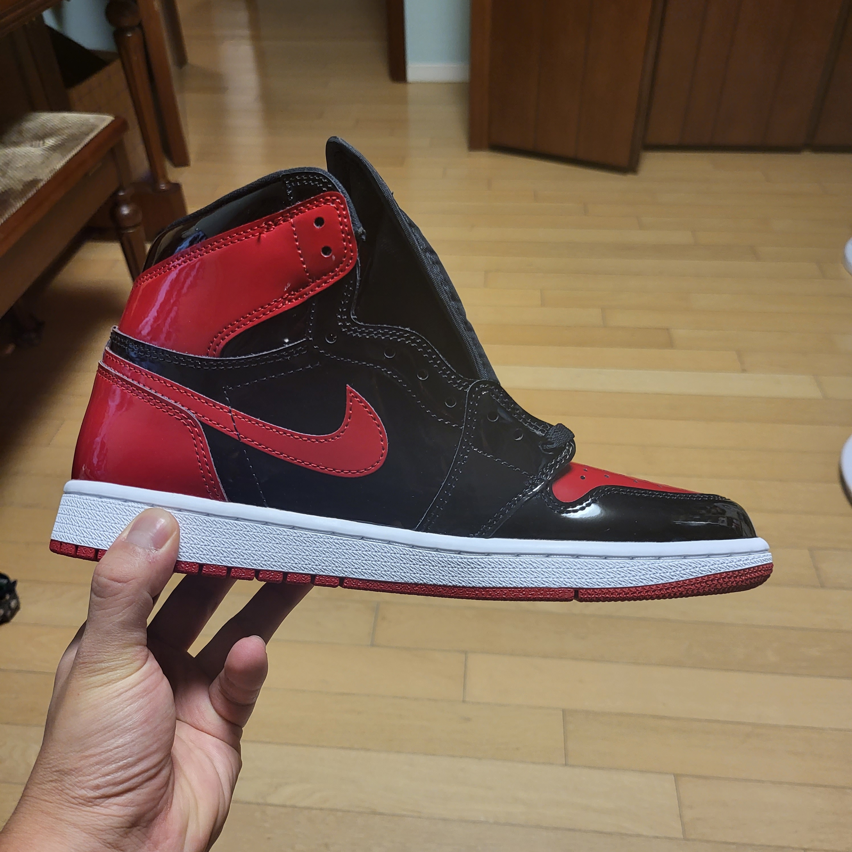 Jordan 1 Retro High OG Patent Bred 착용 스타일 - 4