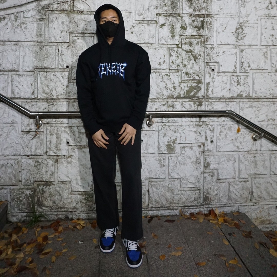 Jordan 1 Retro High OG Royal Toe, Nike x Samborghini SB Hoodie Black - Asia 착용 스타일 - 1