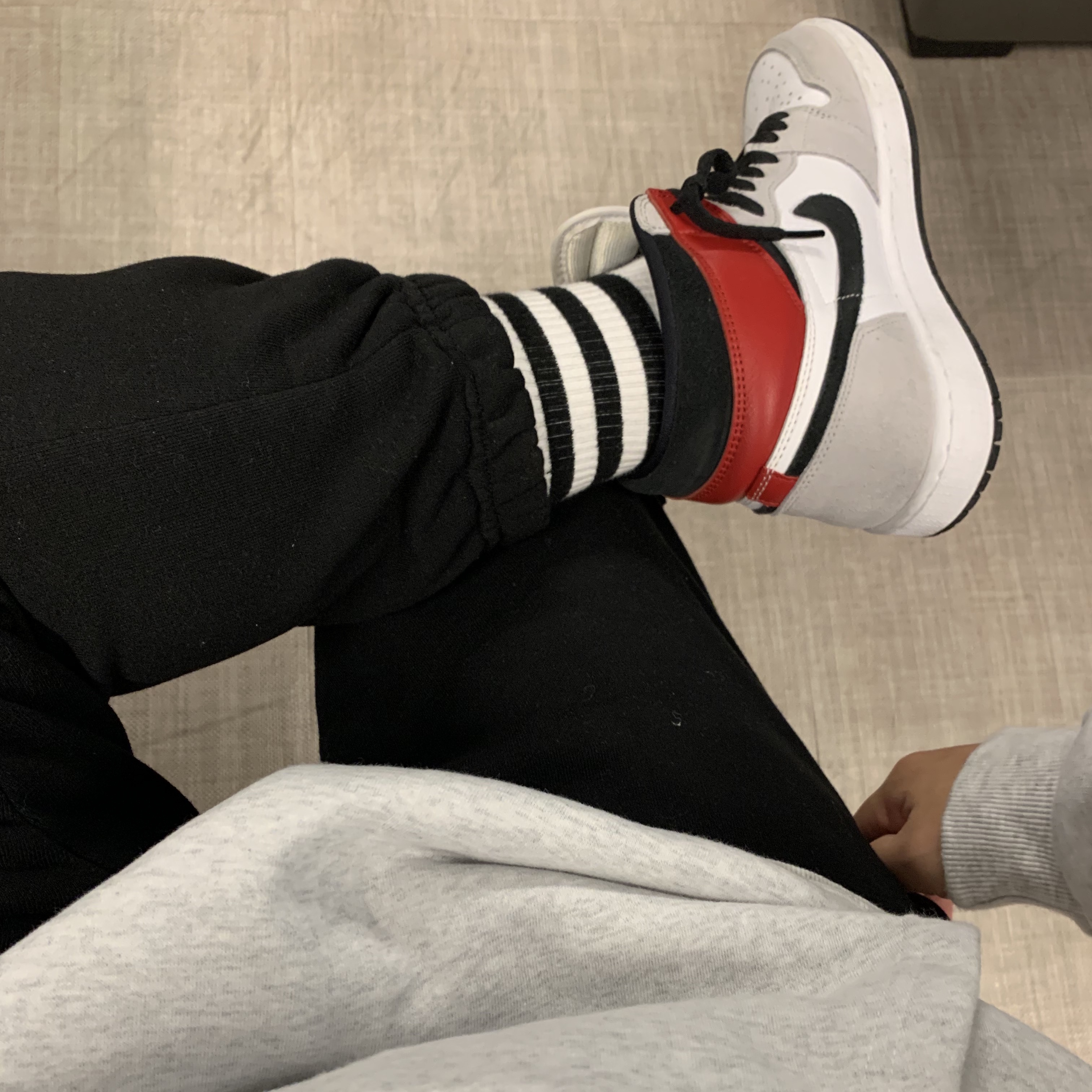 Jordan 1 Retro High OG Light Smoke Grey 착용 스타일
