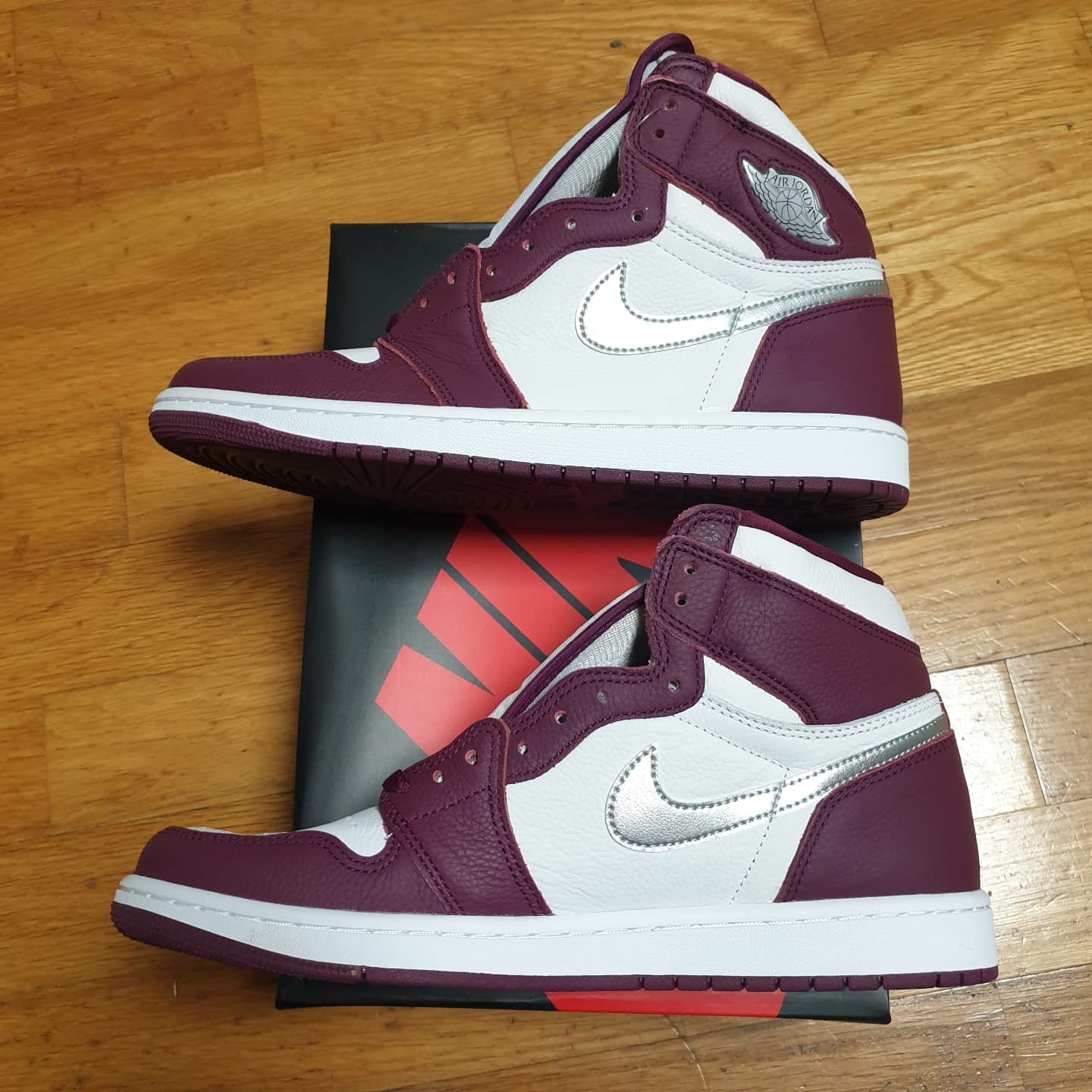 Jordan 1 Retro High OG Bordeaux 착용 스타일 - 4