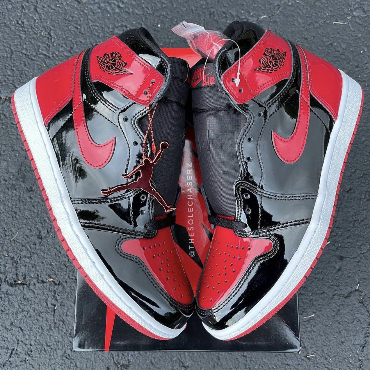 Jordan 1 Retro High OG Patent Bred 착용 스타일 - 2