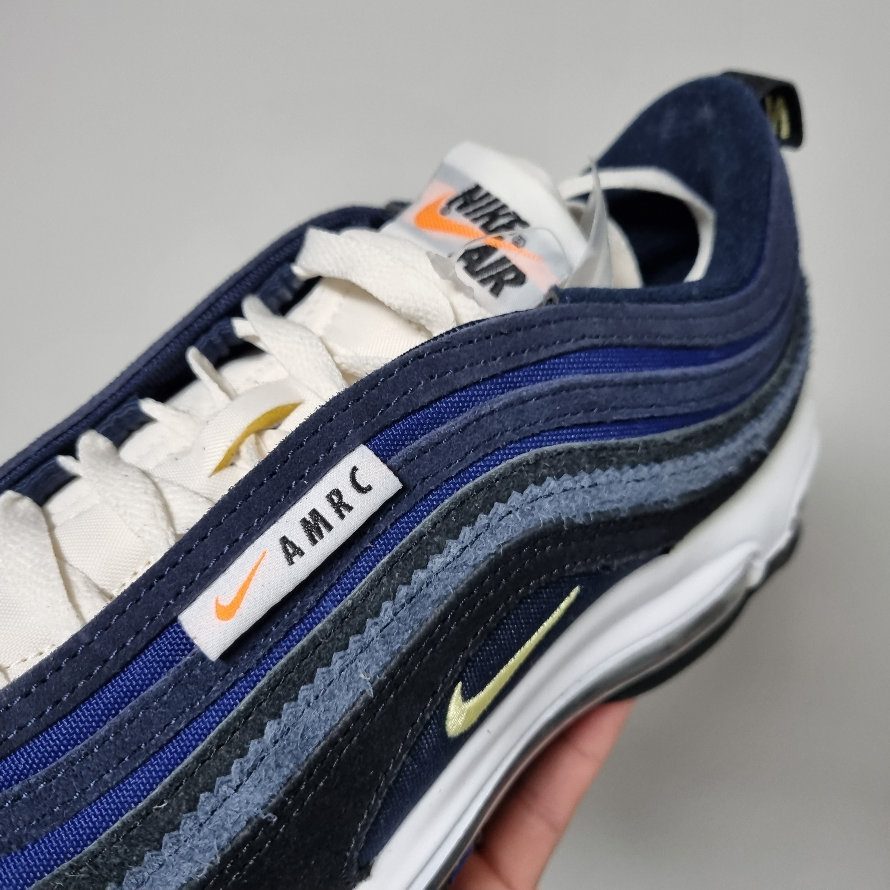 Nike Air Max 97 SE Air max Running Club Black Deep Royal Blue 착용 스타일 - 3