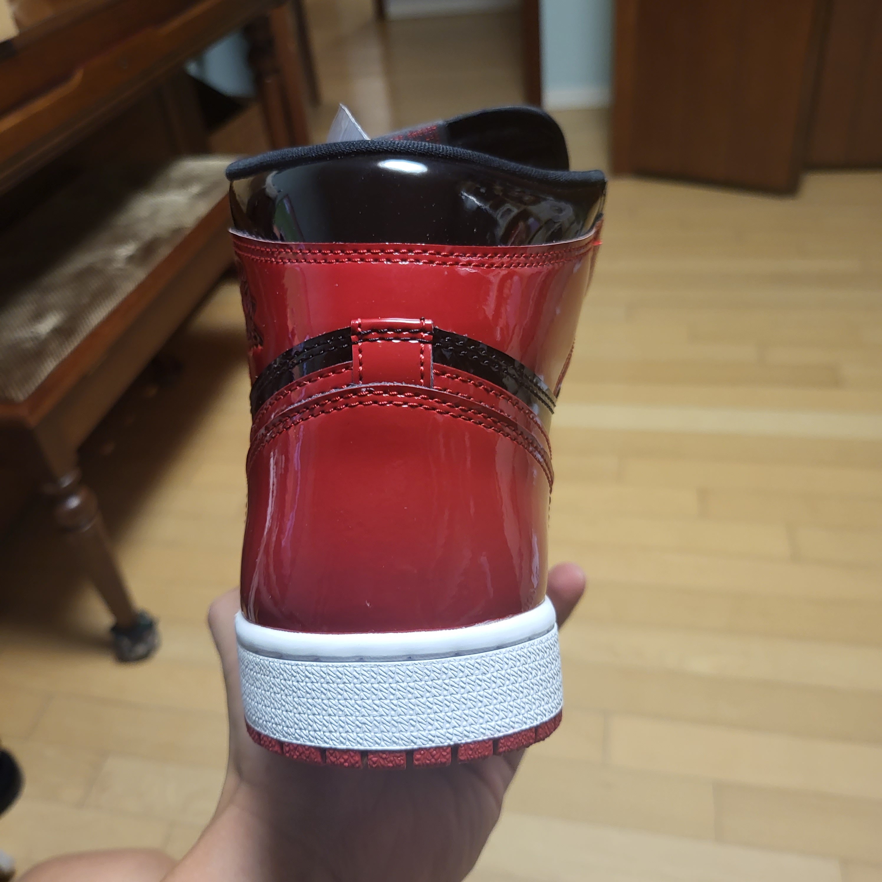 Jordan 1 Retro High OG Patent Bred 착용 스타일 - 5