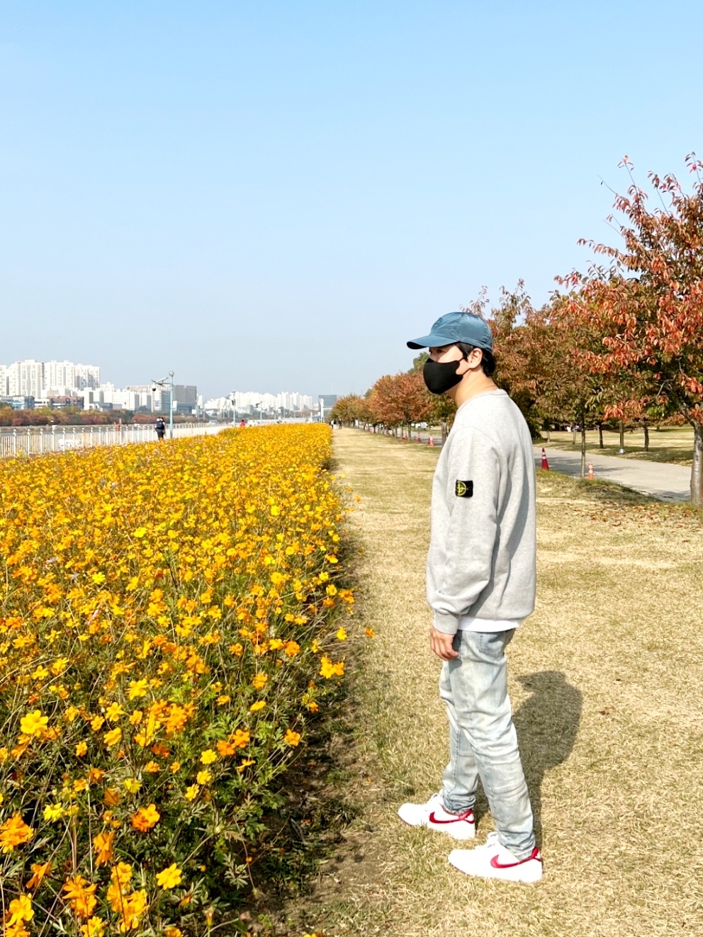 Stone Island 99576 Nylon Metal 6-Panel Cap Cobalt Blue - 21FW, Jordan 1 Retro Low OG White Varsity Red 착용 스타일