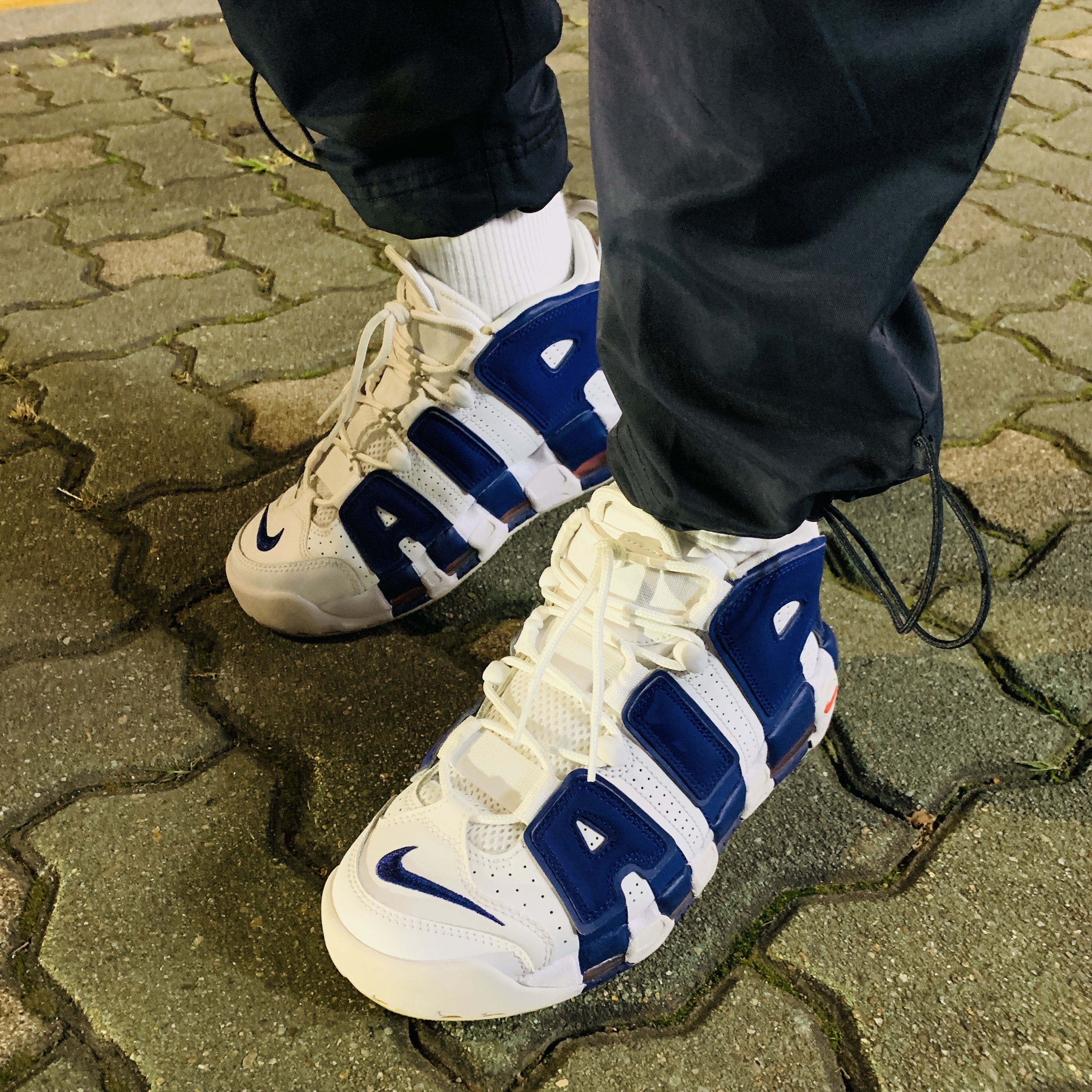Nike Air More Uptempo Knicks 착용 스타일 - 1