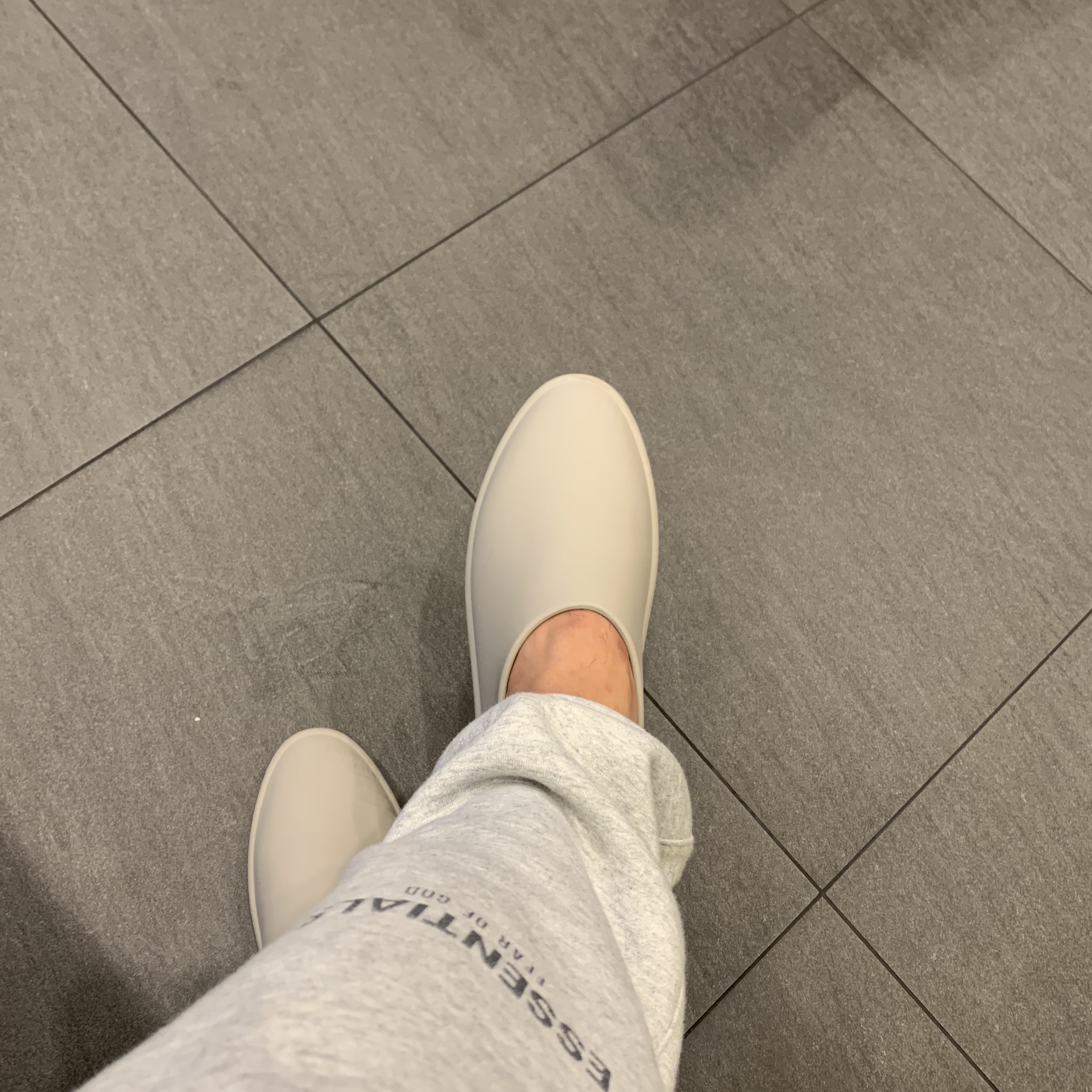 Fear of God The California Concrete, Essentials Sweatpants Heather Grey - 20FW 착용 스타일