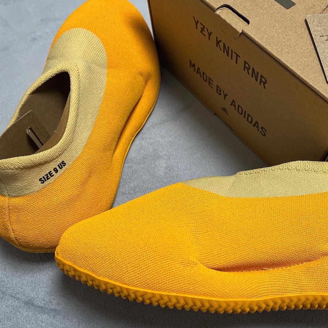 Adidas Yeezy Knit RNR Sulfur 착용 스타일