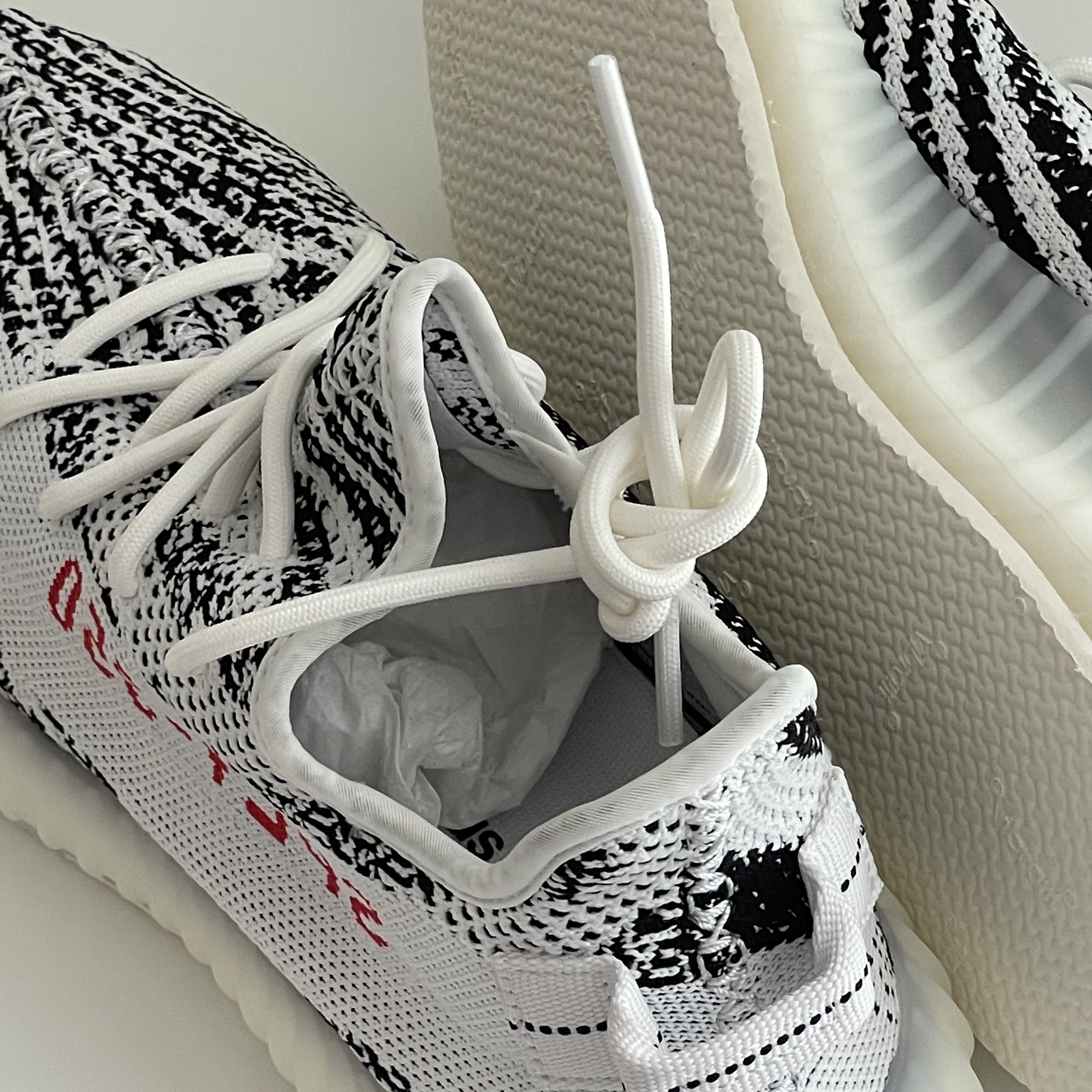 Adidas Yeezy Boost 350 V2 Zebra 2017/2019/2020 착용 스타일 - 3