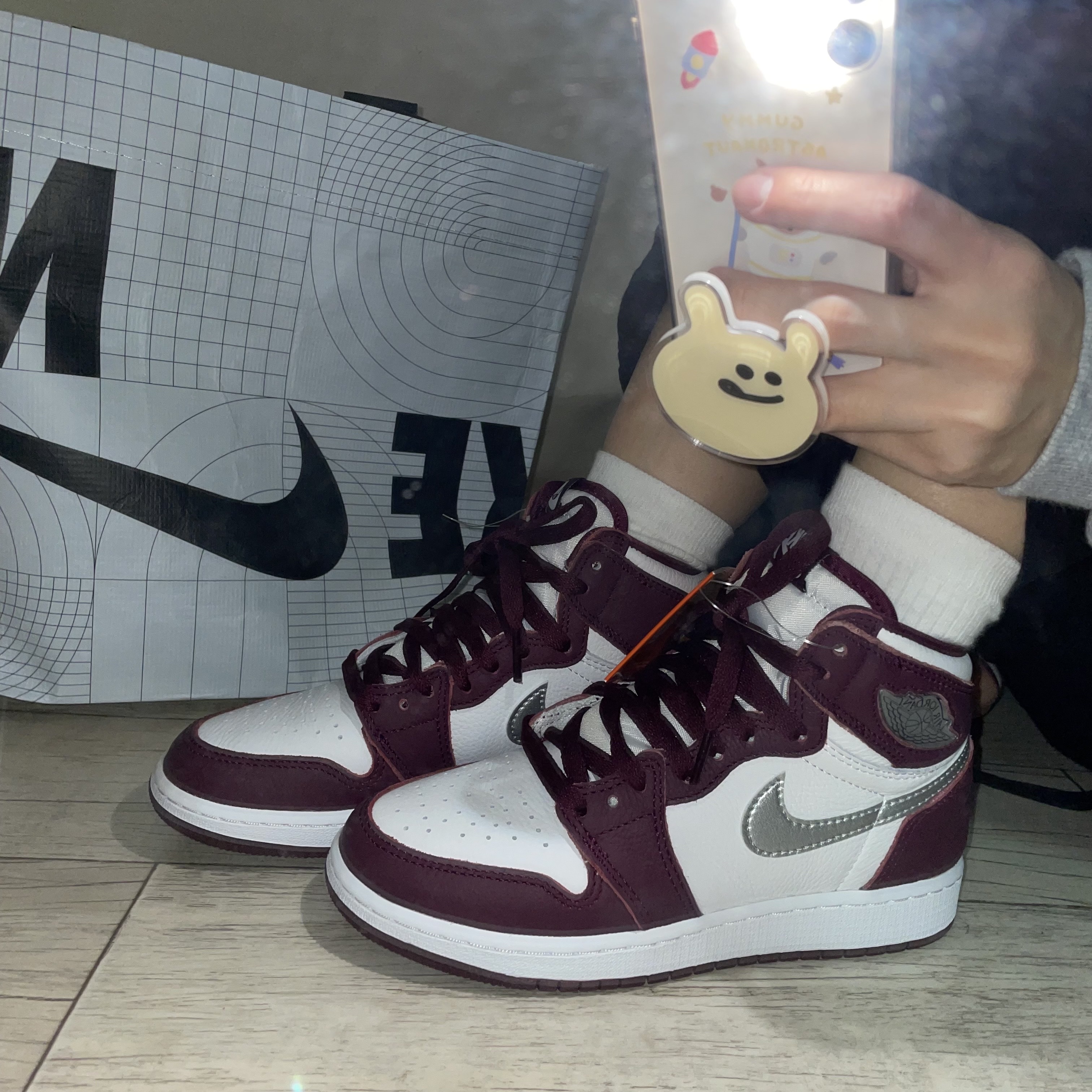 (GS) Jordan 1 Retro High OG Bordeaux 착용 스타일 - 3