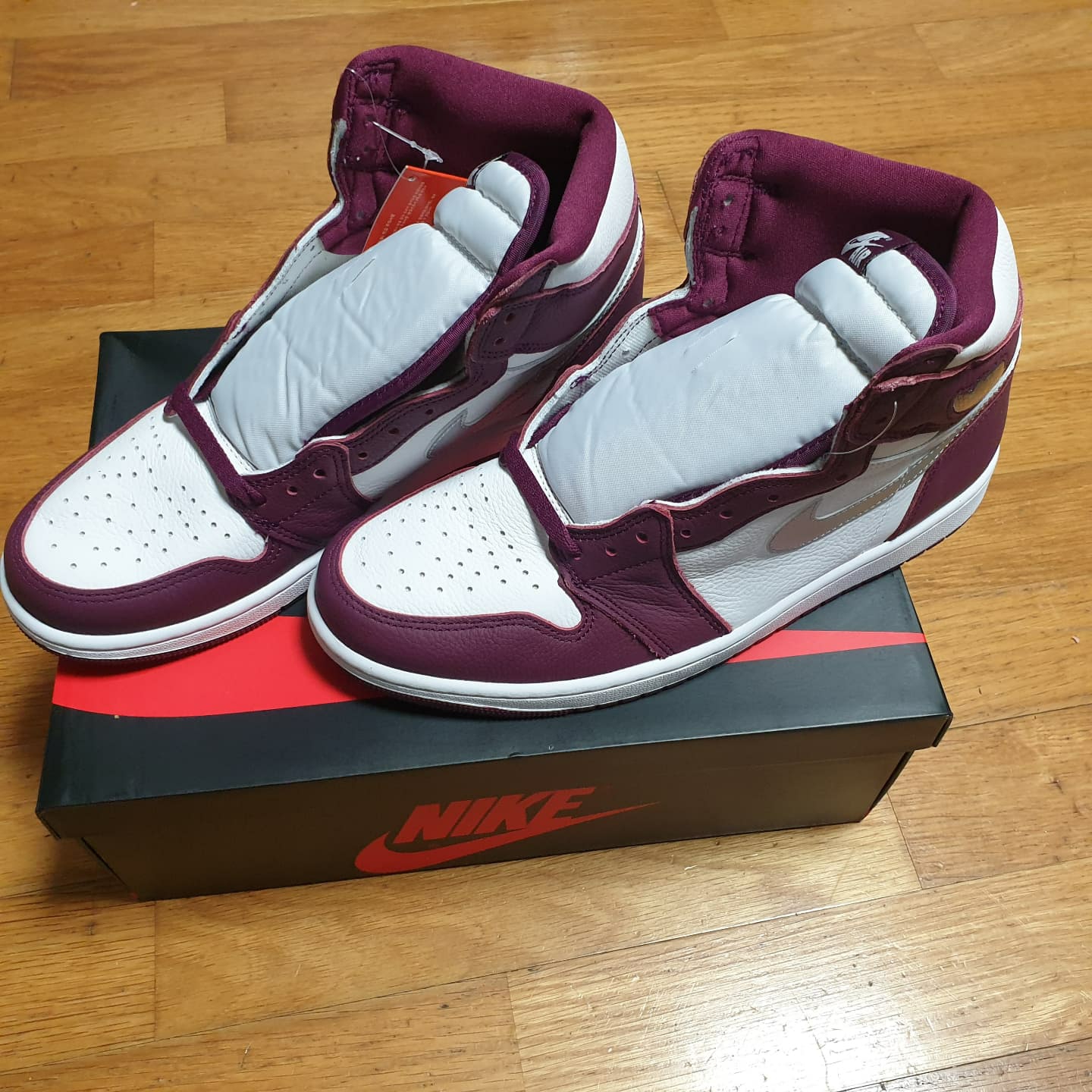 Jordan 1 Retro High OG Bordeaux 착용 스타일 - 1