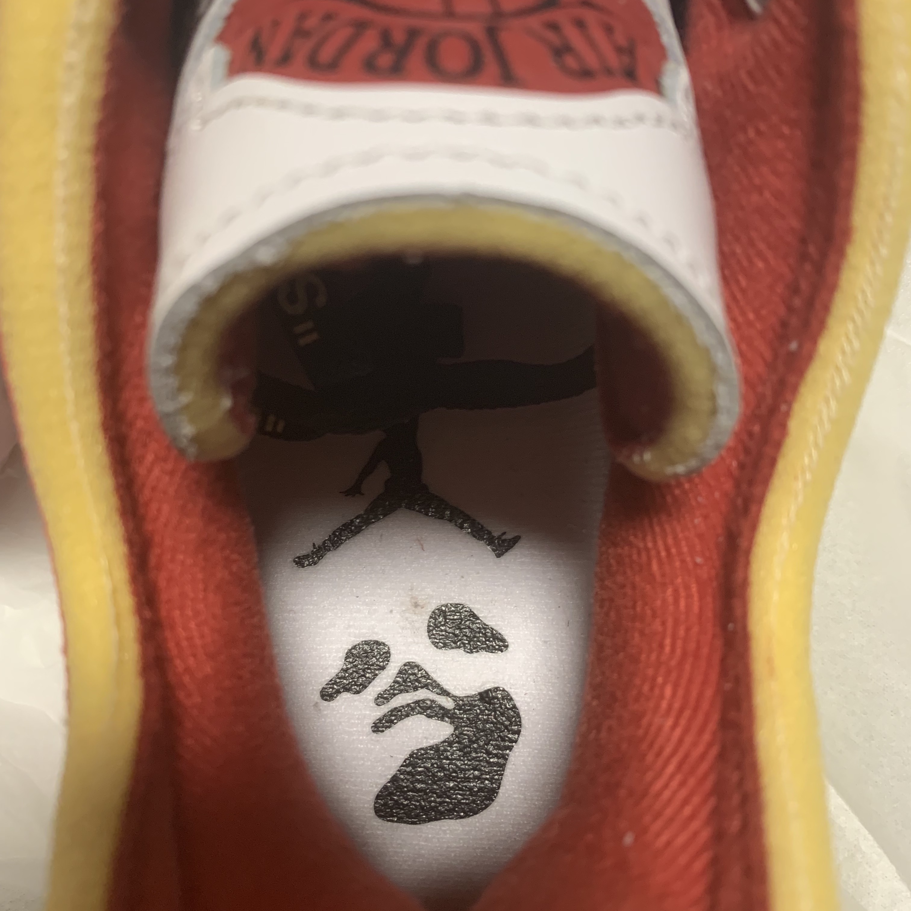 Jordan 2 x Off-White Retro Low SP White and Varsity Red 착용 스타일 - 3