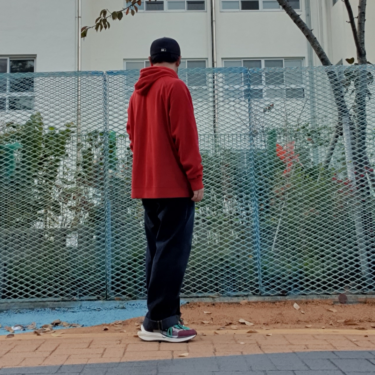 Nike x Sacai VaporWaffle String & Black Villain Red 착용 스타일