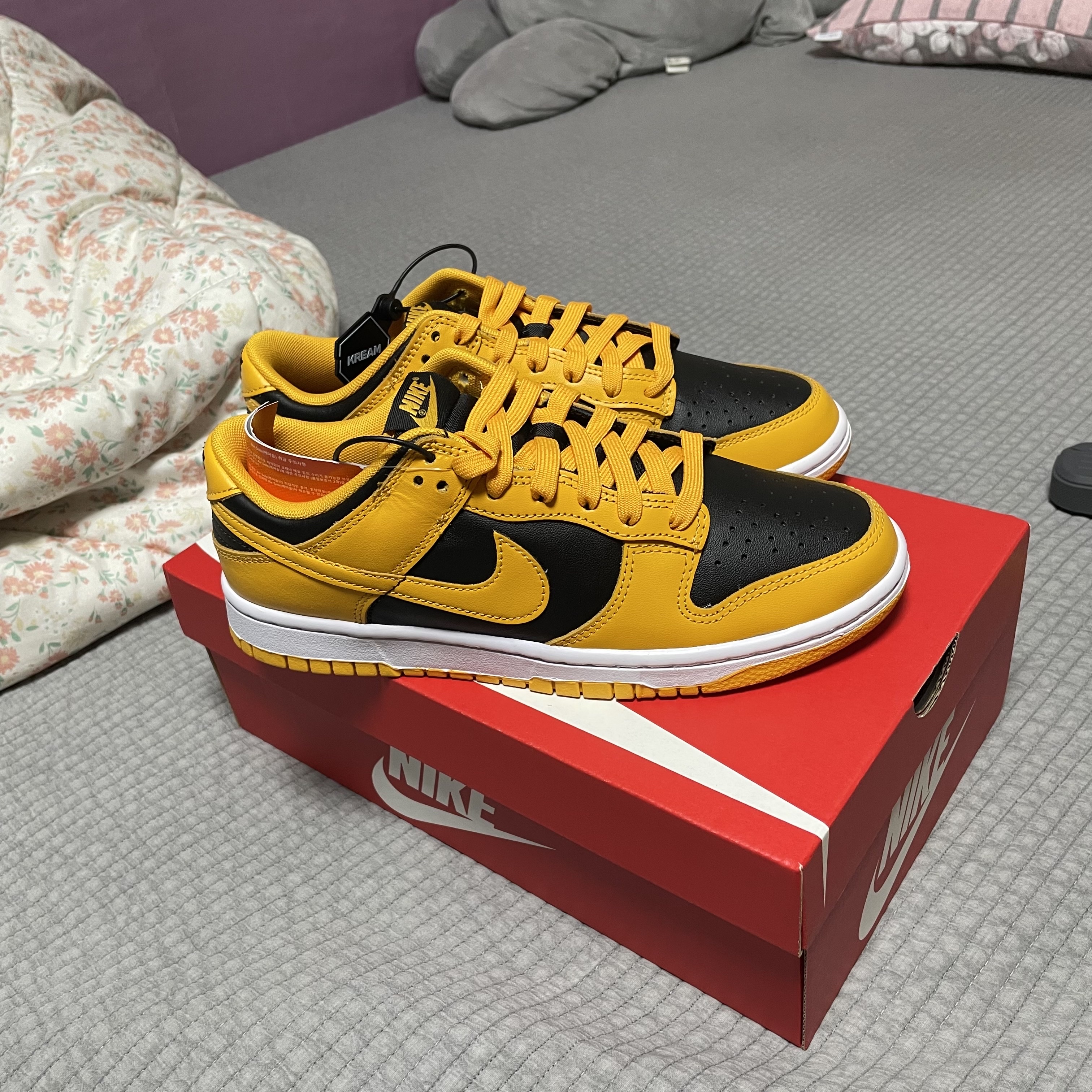 Nike Dunk Low Retro Championship Goldenrod 착용 스타일 - 5