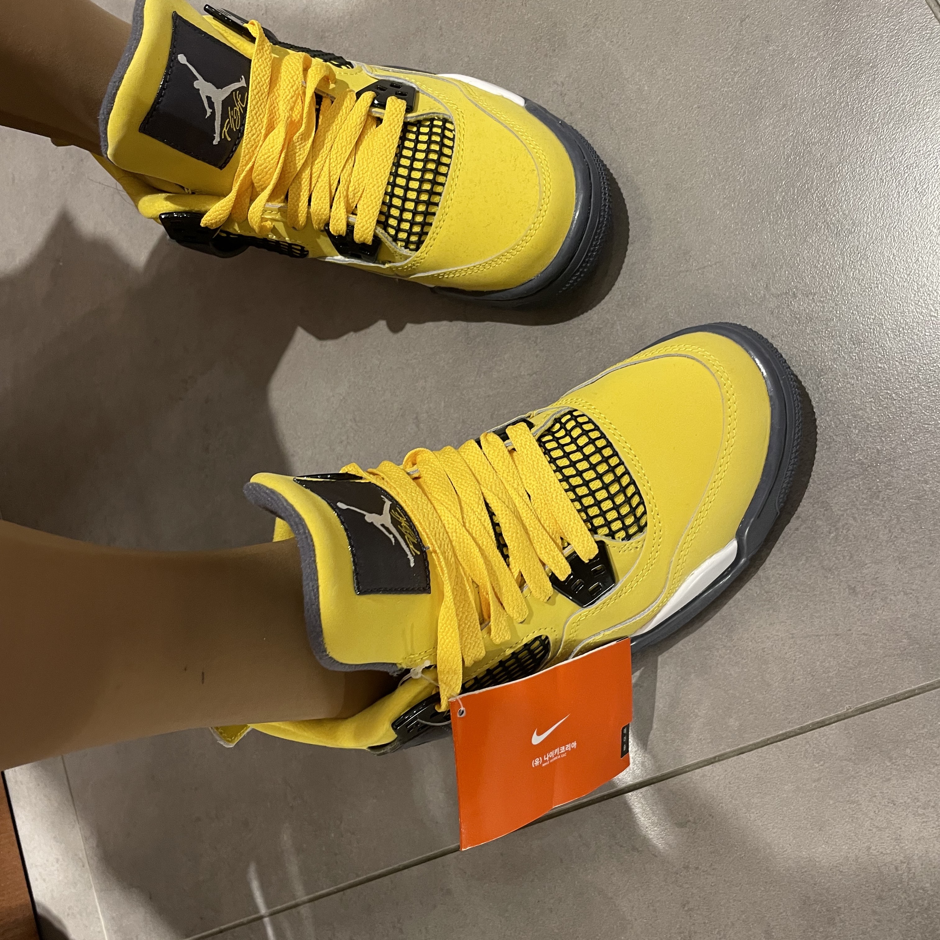 (W) Isabel Marant Moby Sweatshirt Blue Navy - 21FW, (GS) Jordan 4 Retro Tour Yellow 착용 스타일 - 3