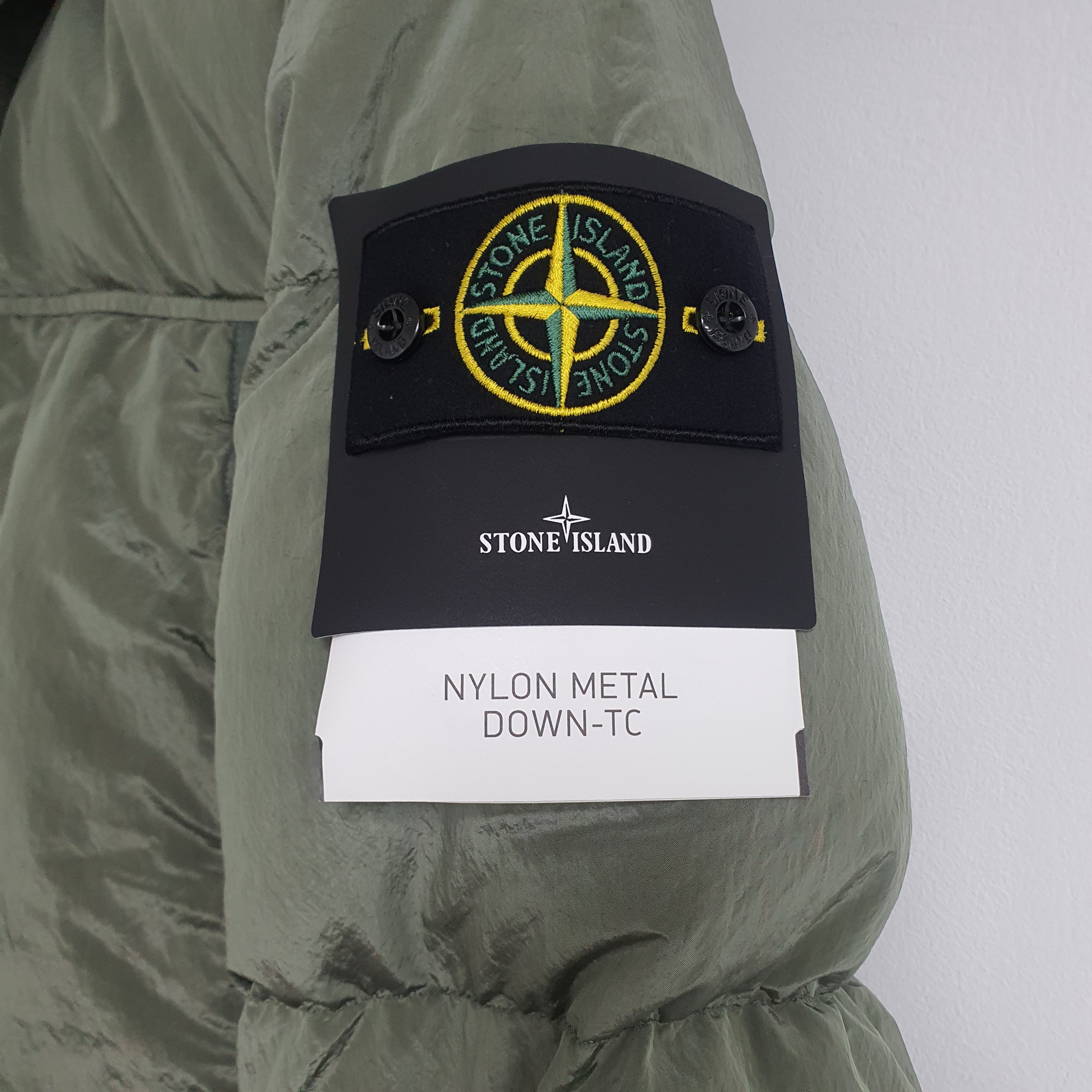 Stone Island 44508 Nylon Metal Down-TC Jacket Olive - 21FW 착용 스타일 - 2